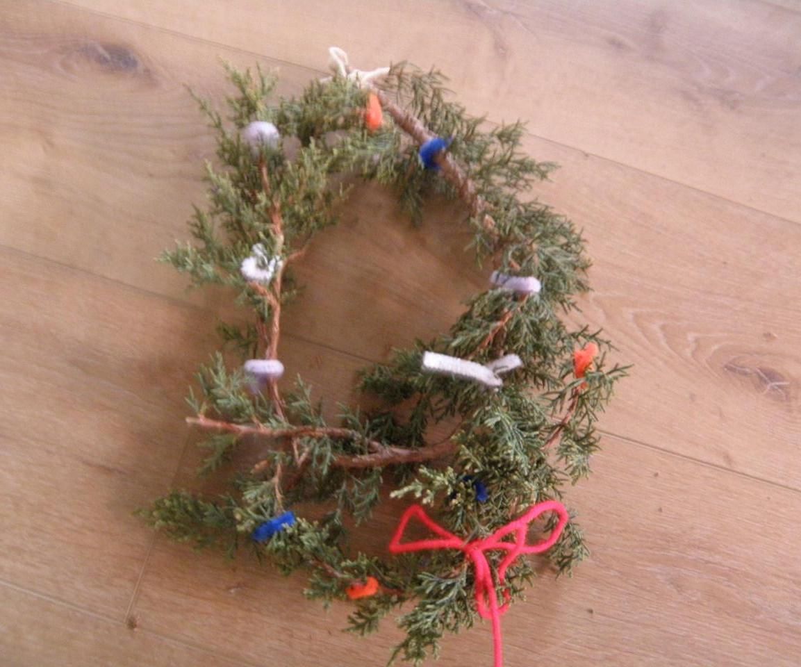 How to Make a Wreath Out of a Tree Branch