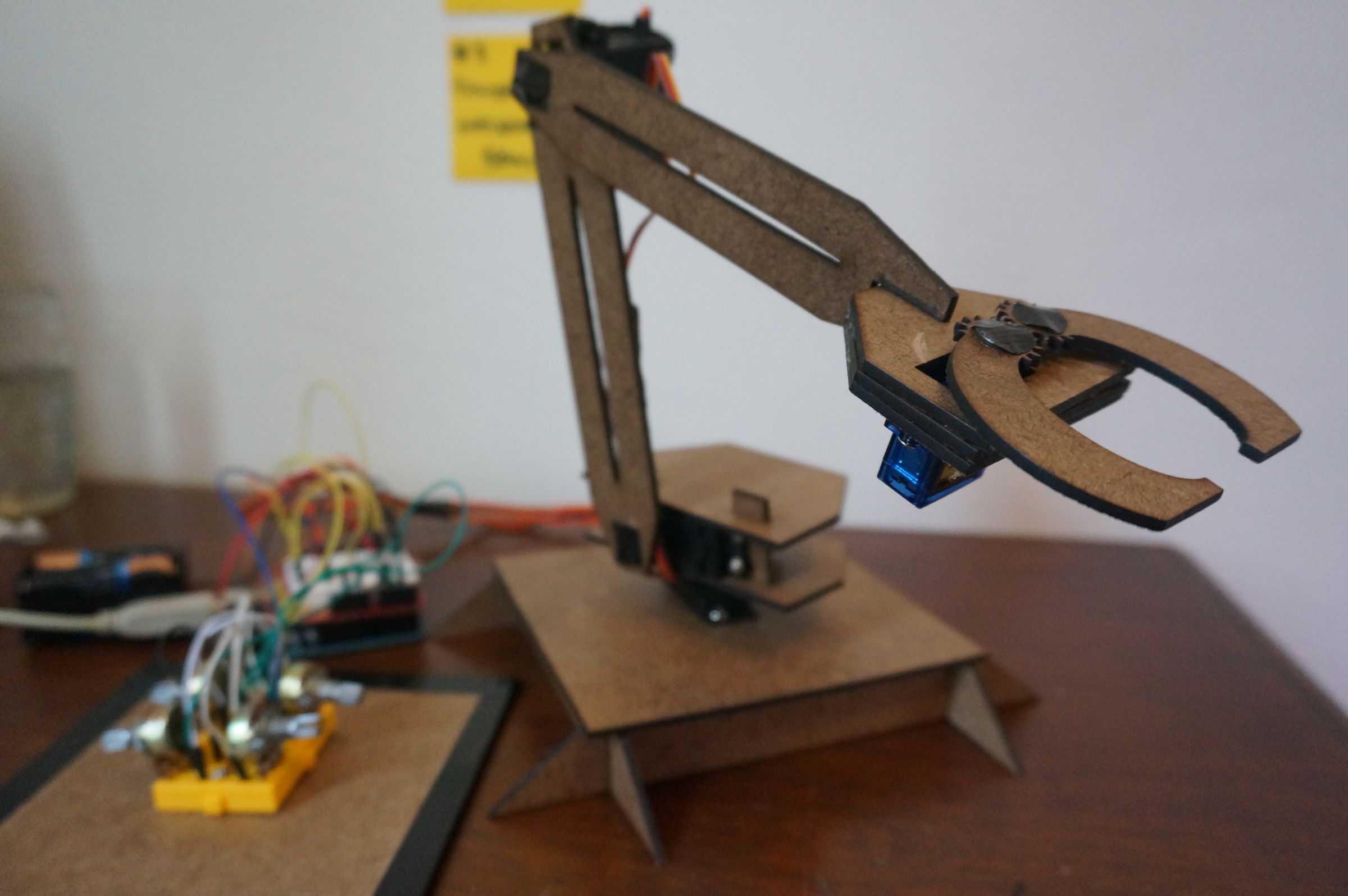 Braço Robótico Simples (Robotic Arm + Leap Motion) / Laser Cutter : 7 ...