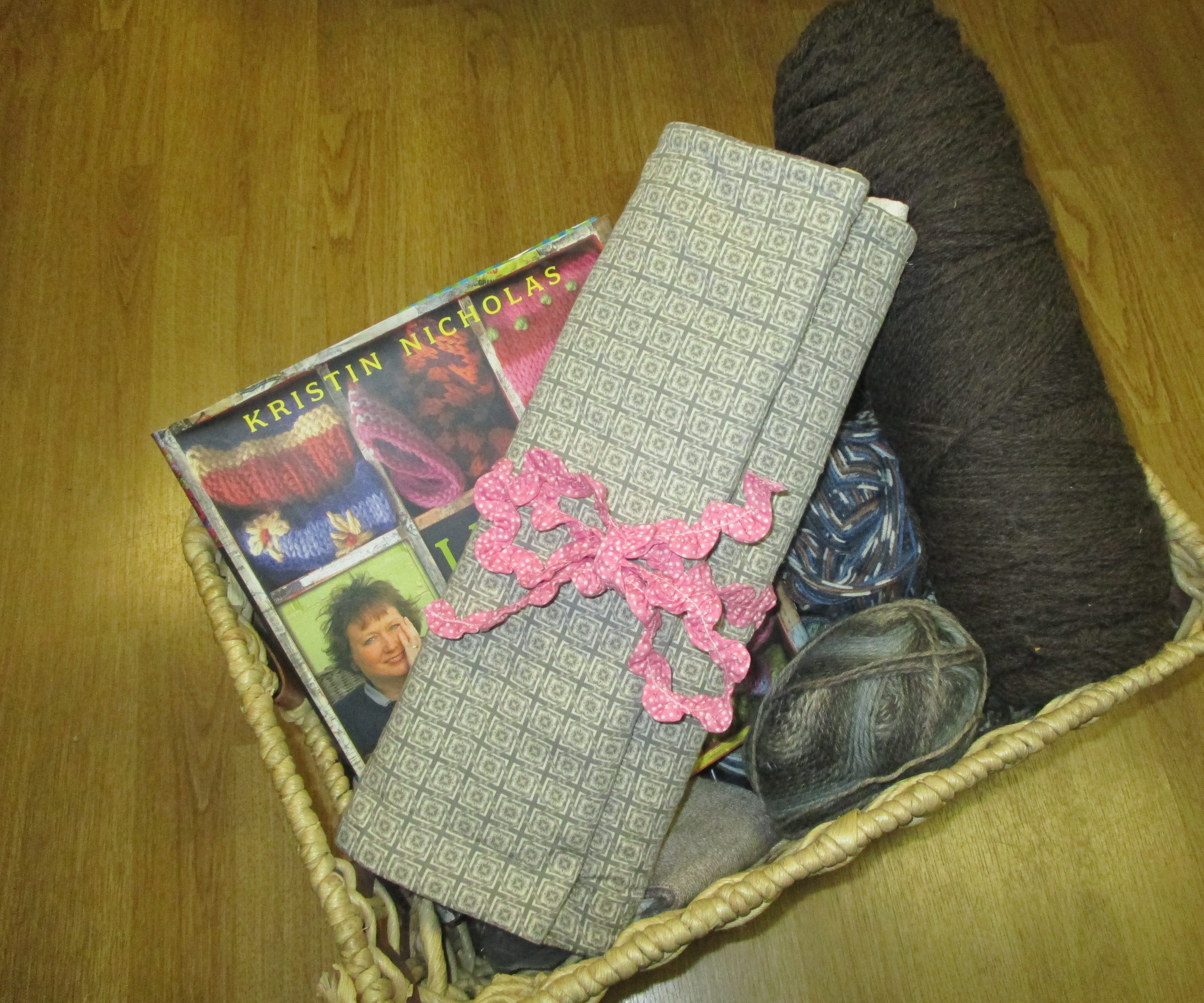 It's Knitting Season! Needle/Hook Organizer