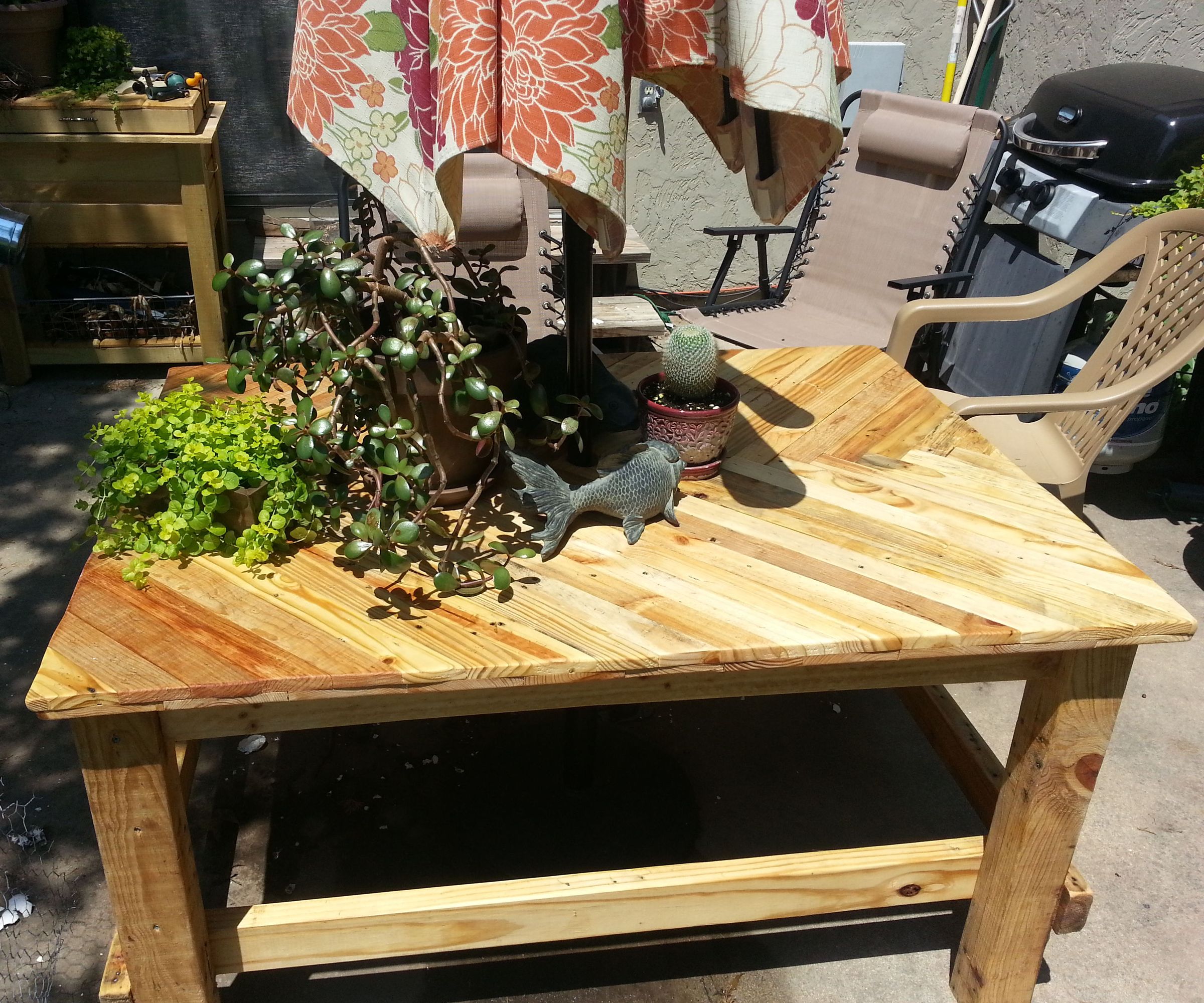 Pallet Wood Patio Table