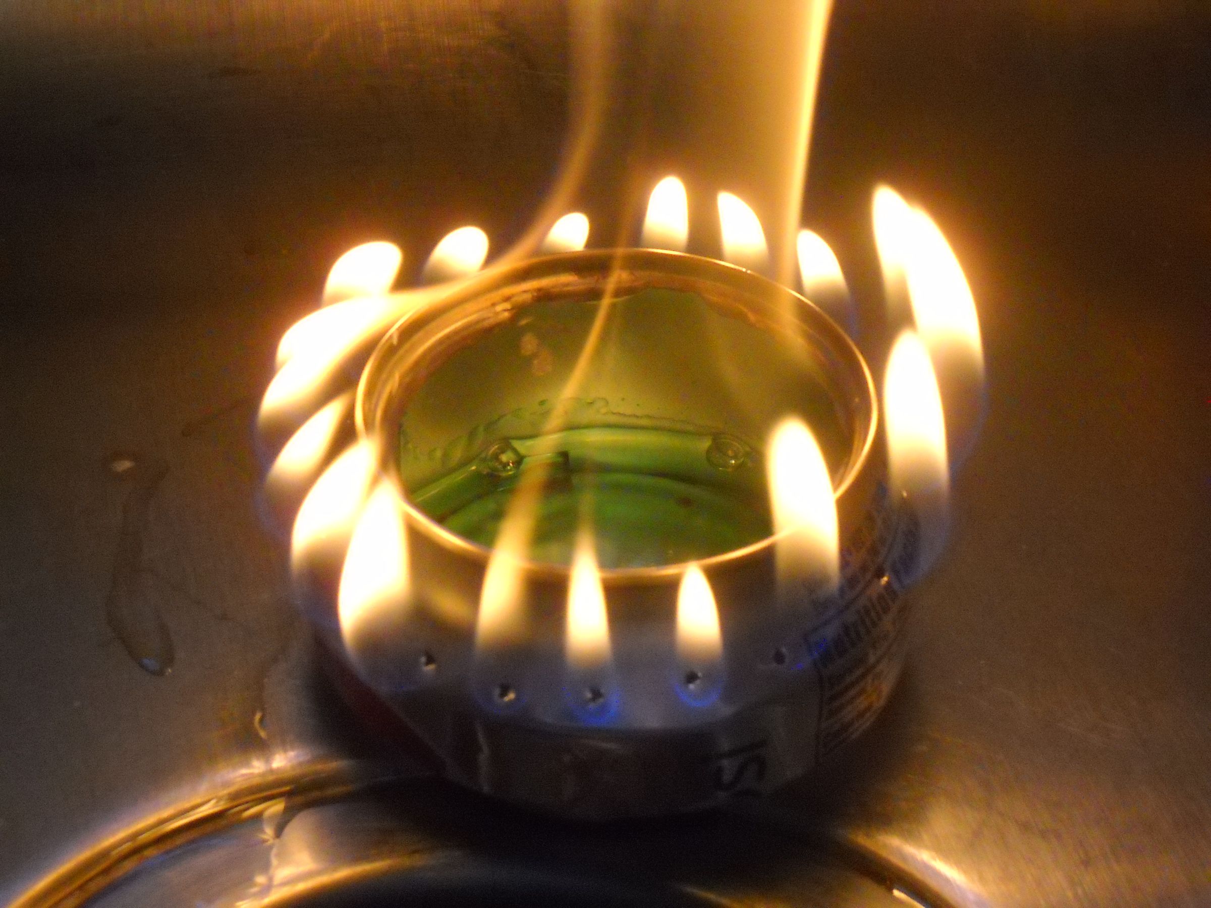 Easy Single-Can Backpacking Stove