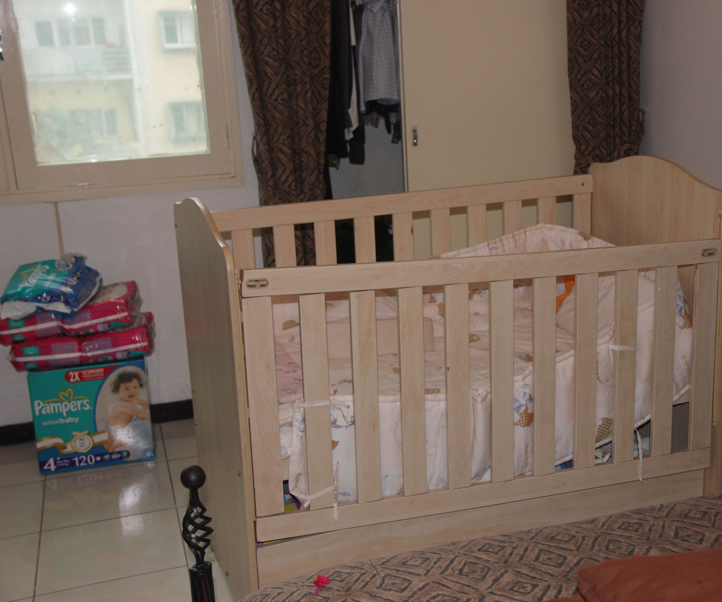 How to Recicle an Old Cradle and Transform Into a Kid´s Sofa, Mickey Mouse Stool and Candle Holder