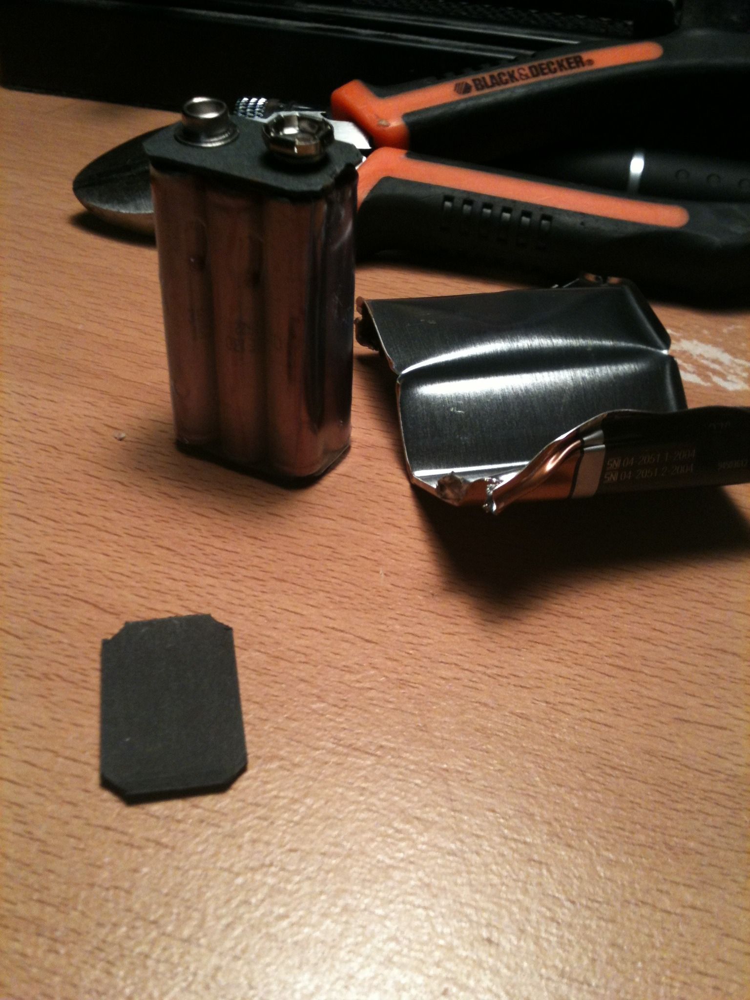 Aaaa Battery Hack! 5 Steps Instructables