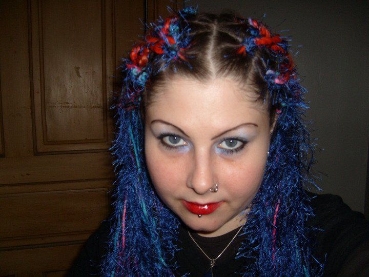 Unique and Easy Temporary Yarn Braids/falls!