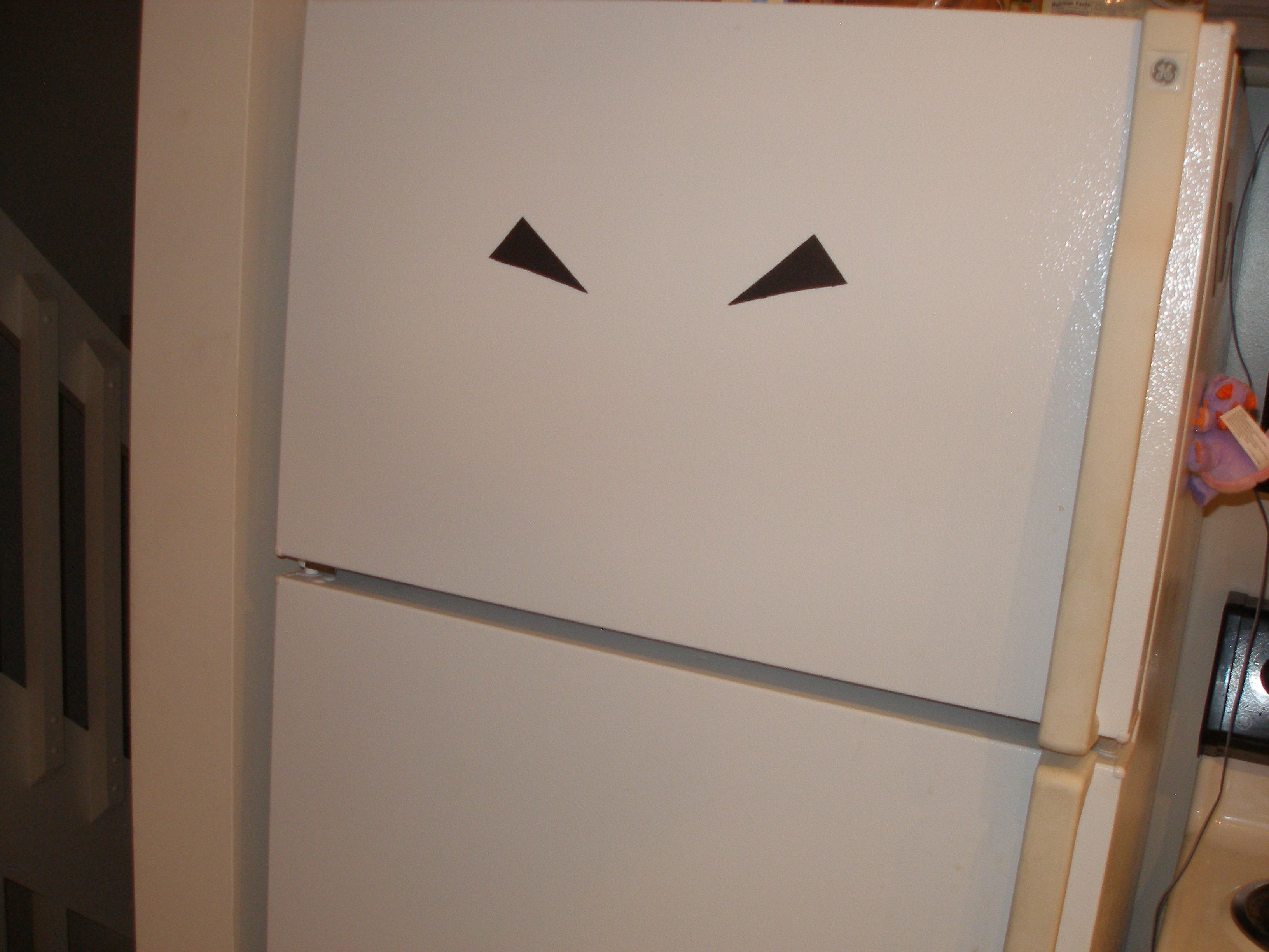 Gut Check a Tweeting and Facebooking Fridge