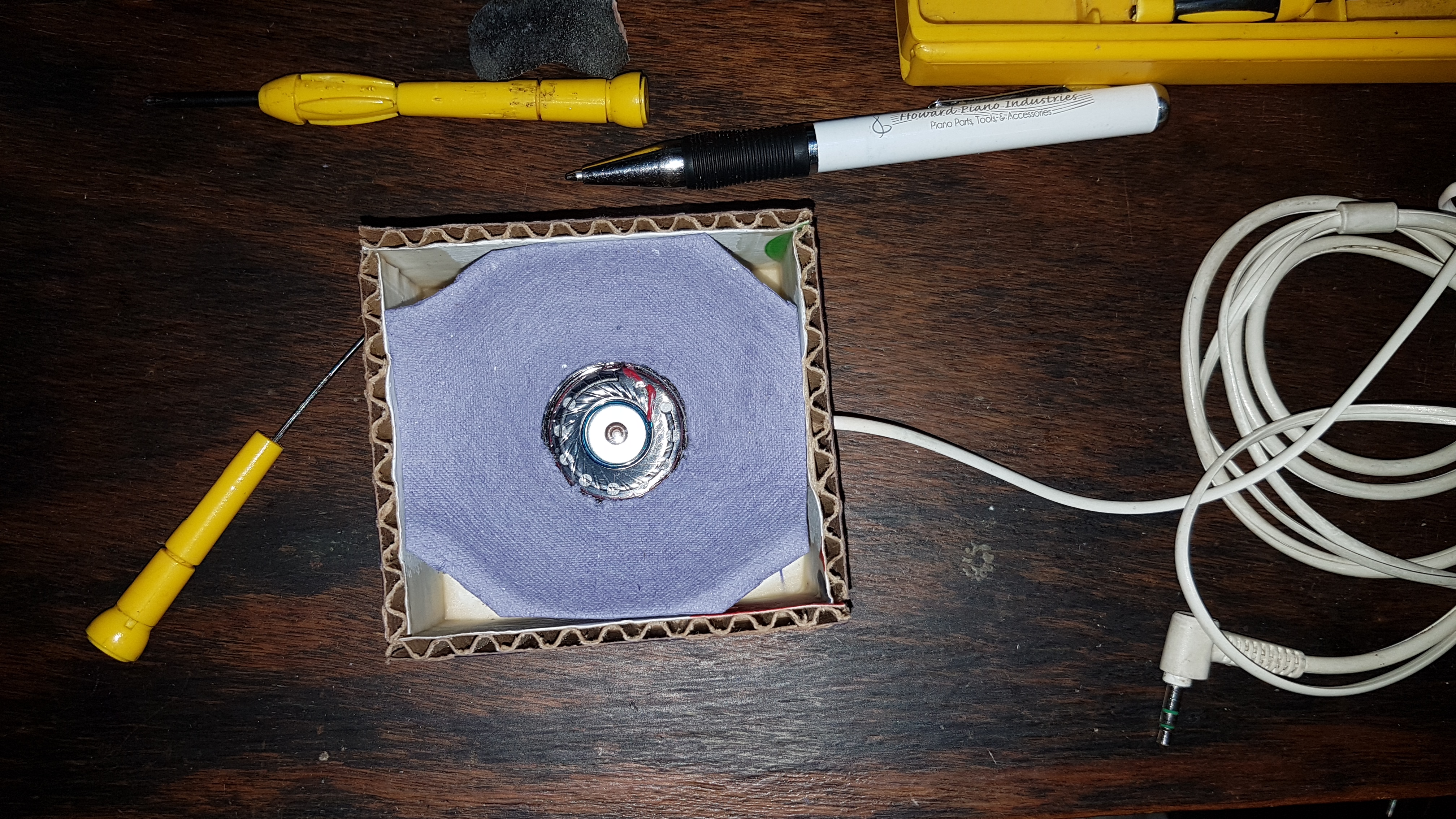 Recycling Headphones With Cardboard 6 Steps (with Pictures