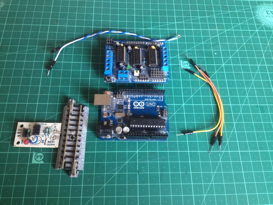 Automated Arduino Controlled Reversing Loop For DC Trains