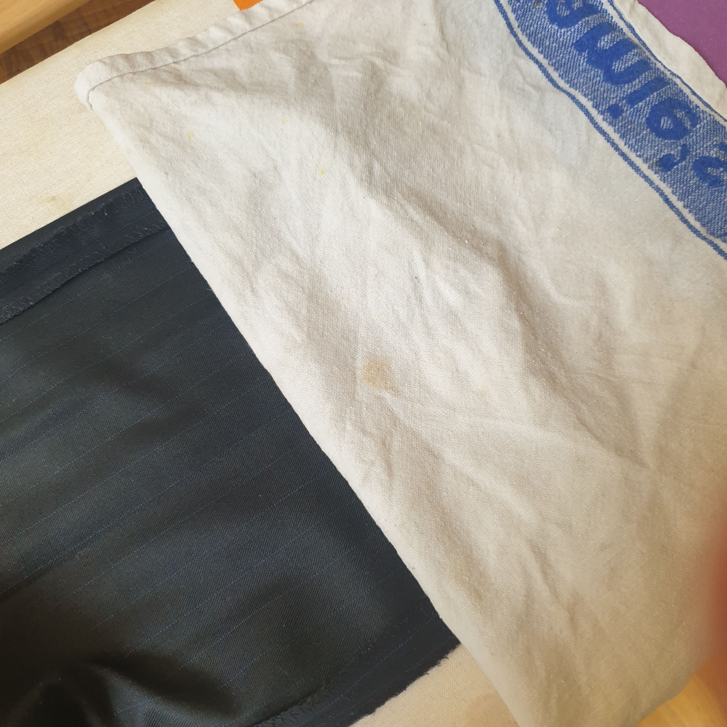 How to Use Hemming Tape (Wonderweb/Wundaweb) on Trousers 5 Steps