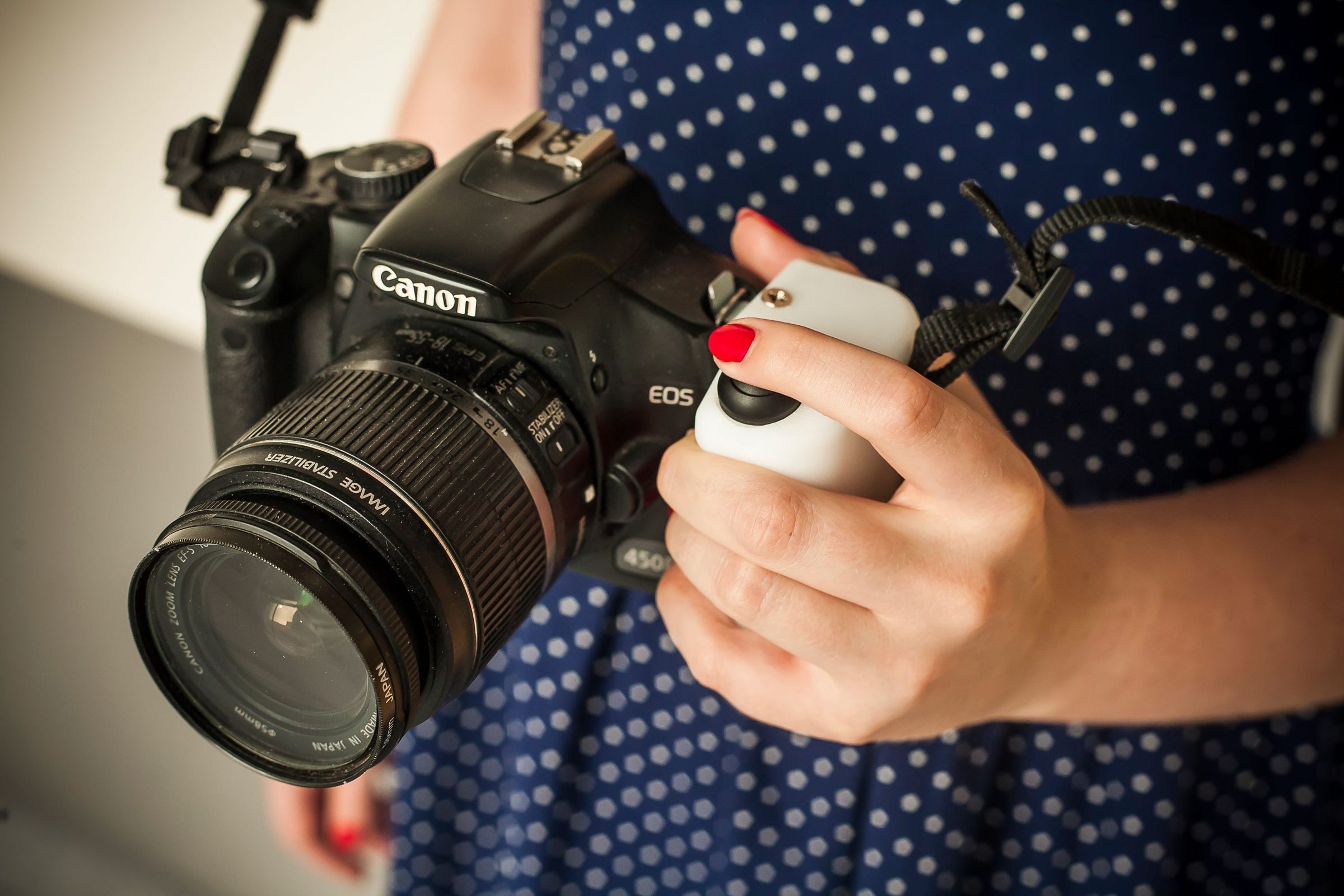 D4E1 Left Handed Camera Aid 6 Steps Instructables