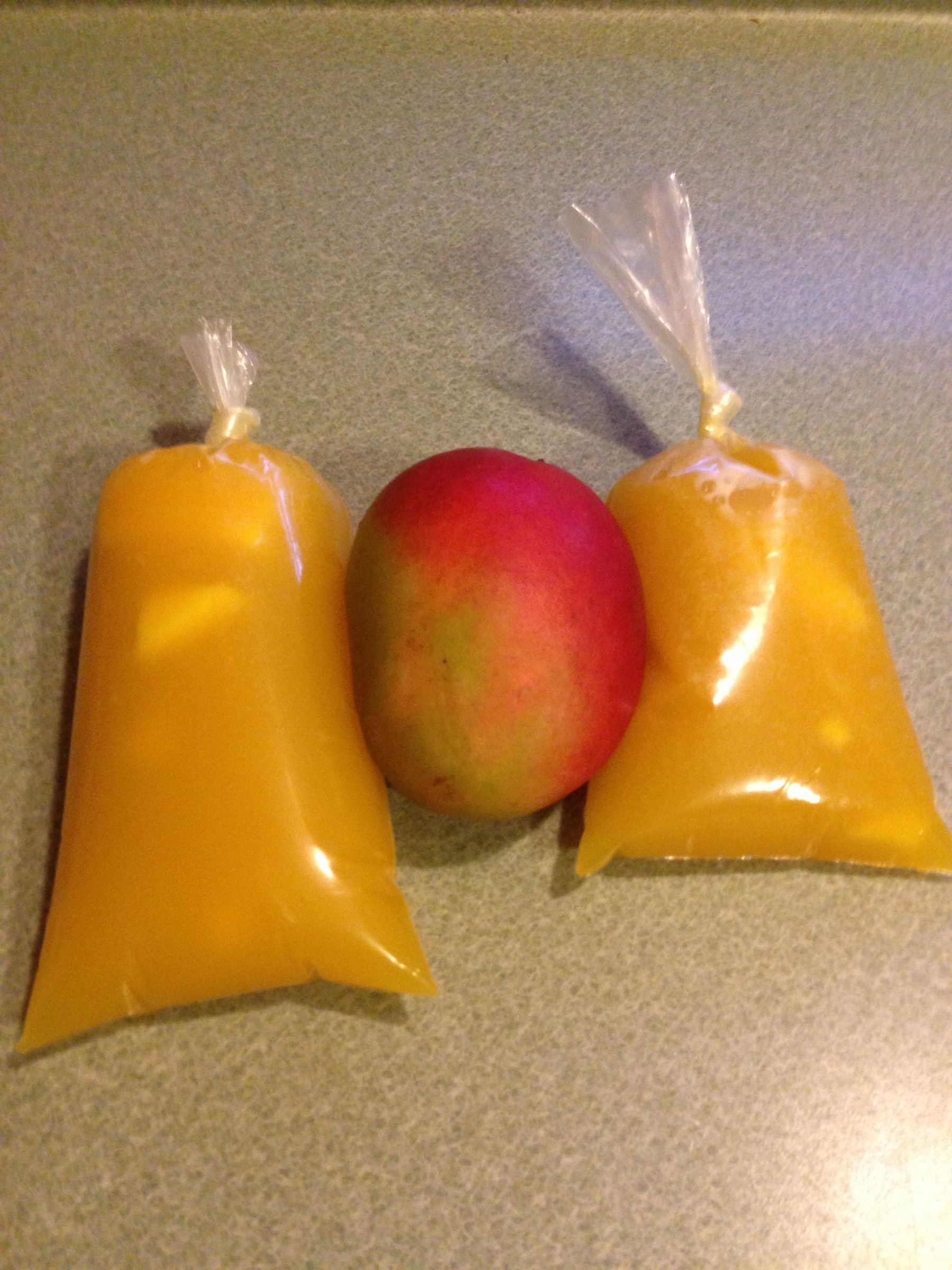 Frozen Mexican Mango Fruit Treat, Helados De Bolsa.