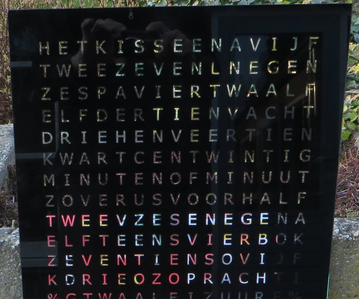 Word Clock With Rainbow Effect and Background Light.