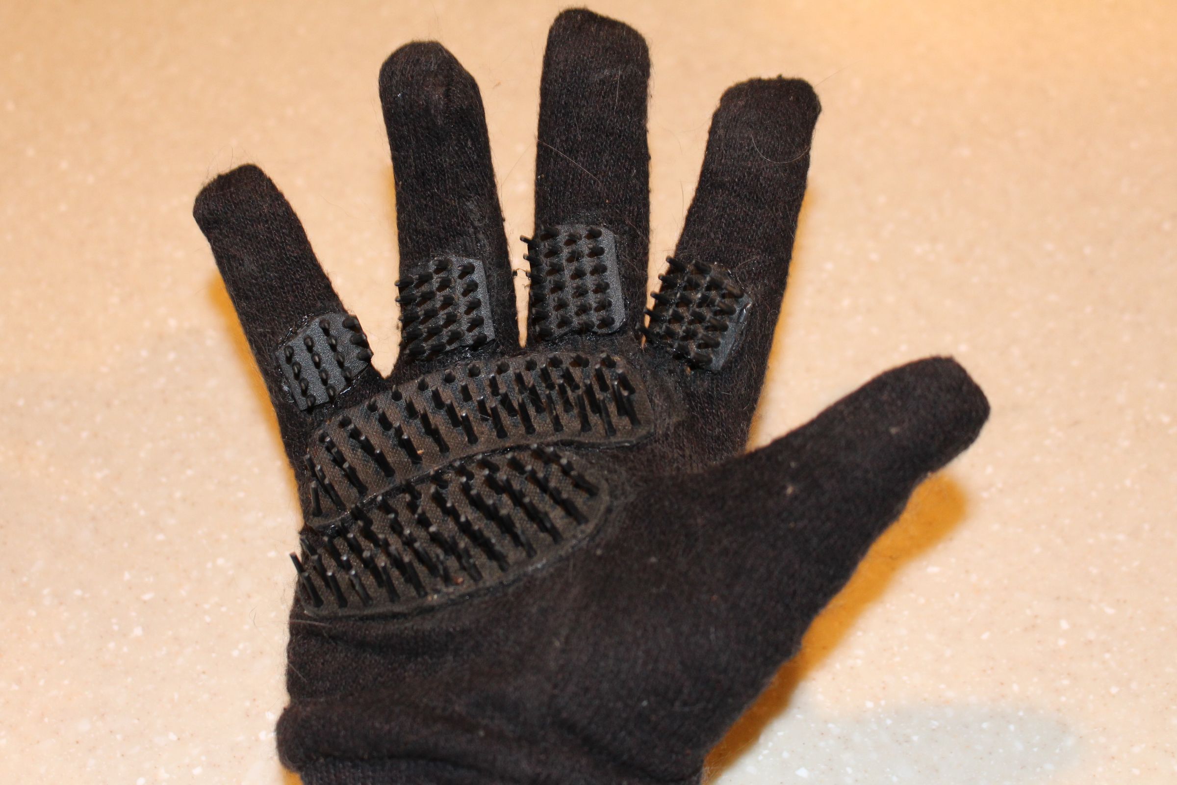 Pet Brush Glove a PURRRRfect Delight! 9 Steps (with Pictures