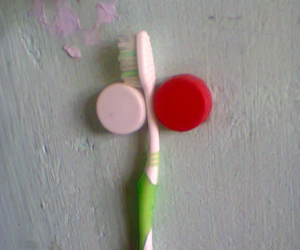 Simple Bottle Cap Toothbrush Holder Hack 4 Steps Instructables