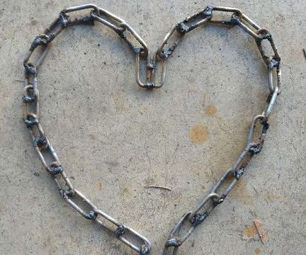 Welded Metal Chain Heart