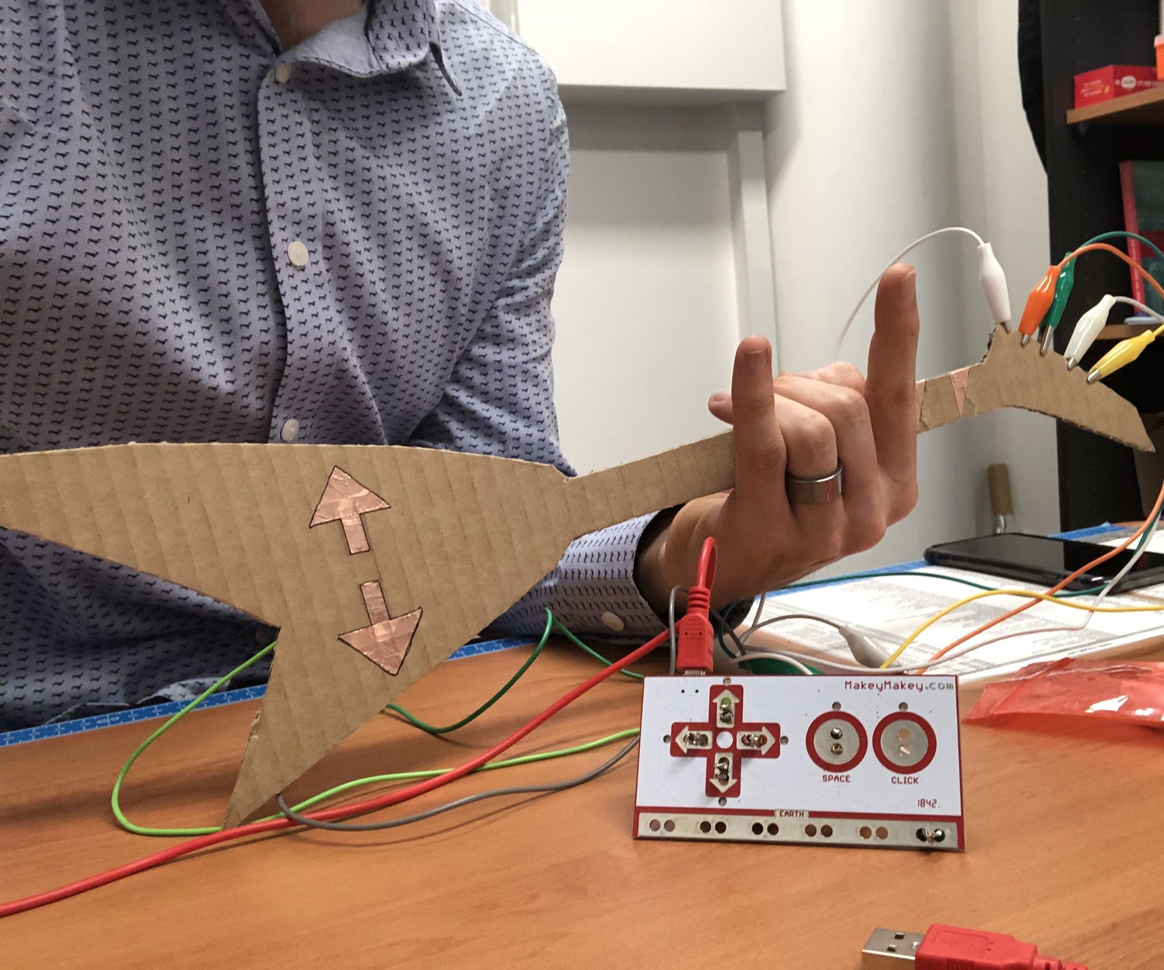 MakeyMakey & Scratch Guitar 