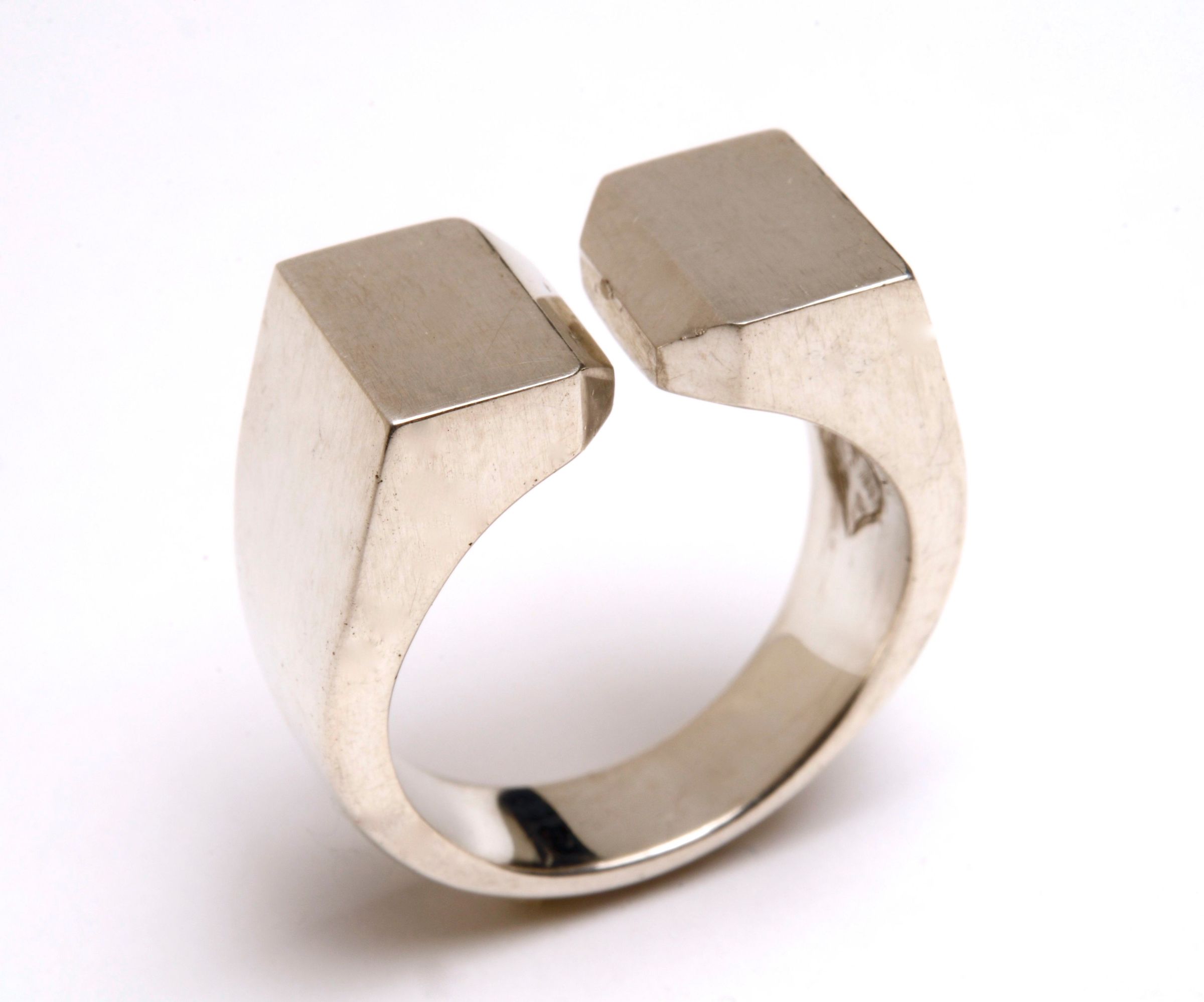 CENTRIFUGAL CAST GENTS RING