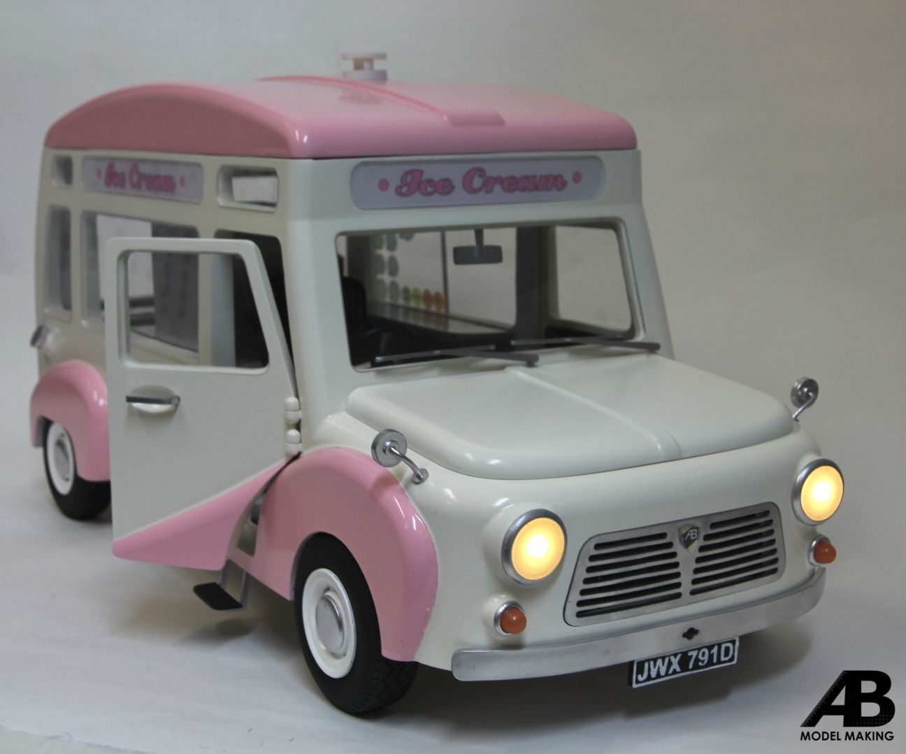 1:10 Stop Motion Ice Cream Van