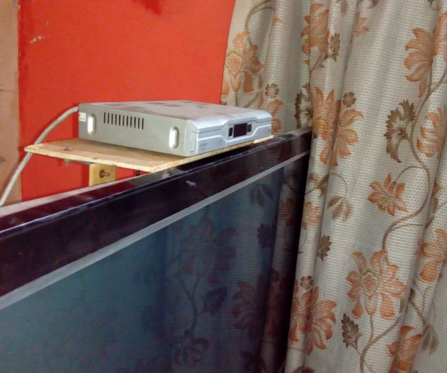 Integrated Space Saving STB Shelf for TV