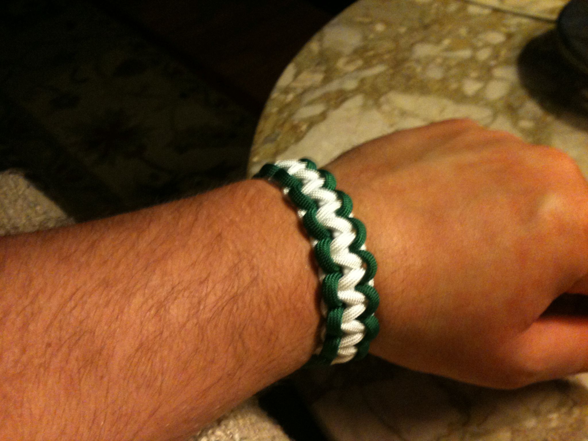 Paracord Bracelet Without Clip or Knot! 5 Steps Instructables