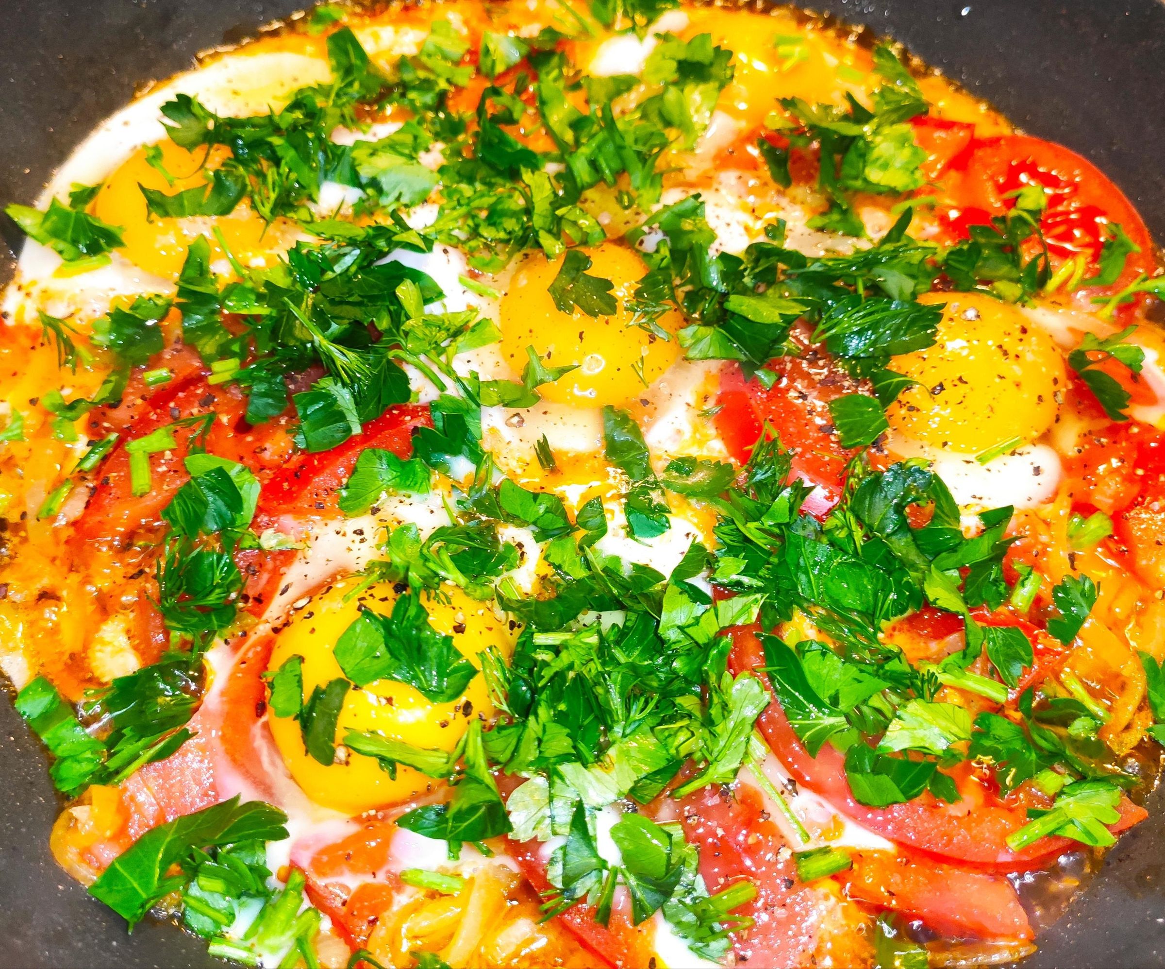 Fried Eggs With Tomatoes