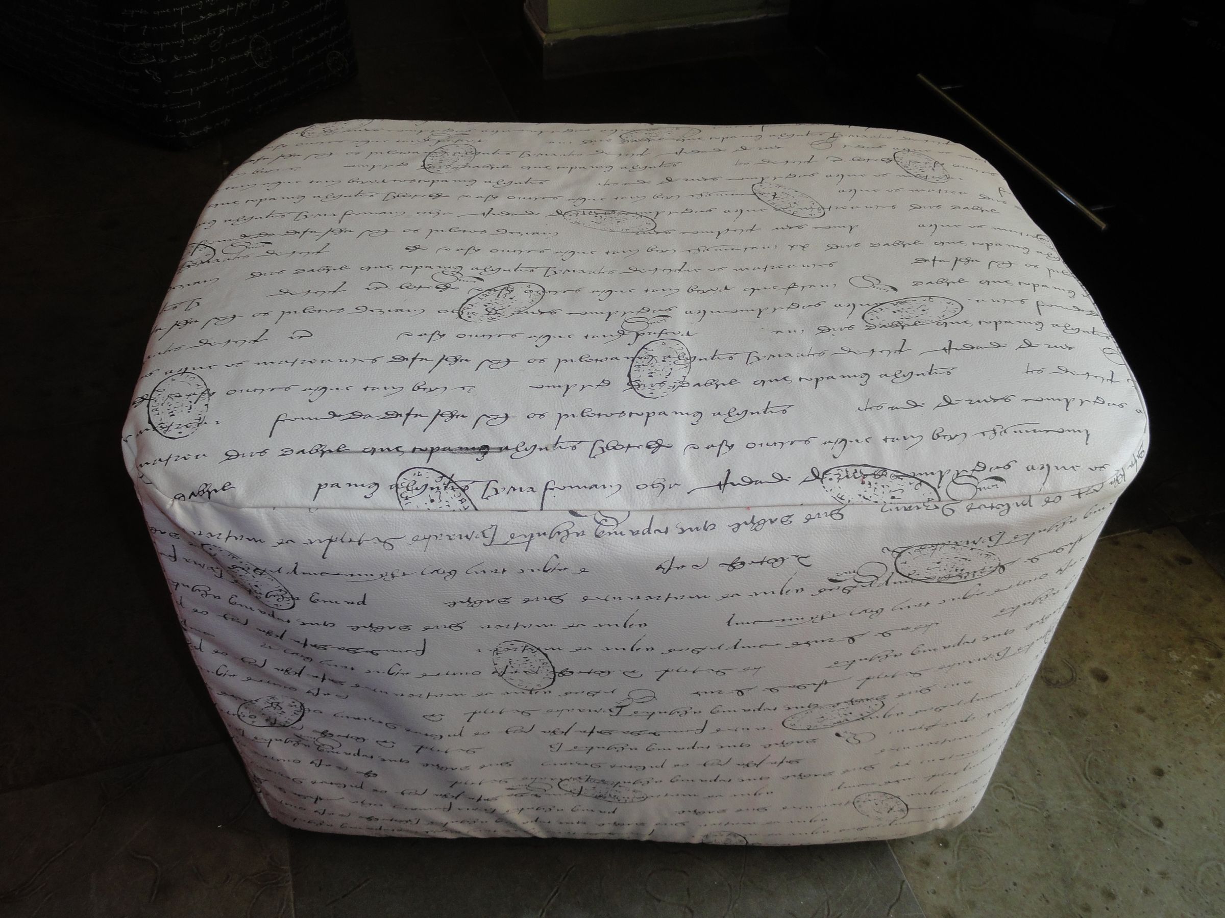 Puff de garrafas PET - PET bottles couch