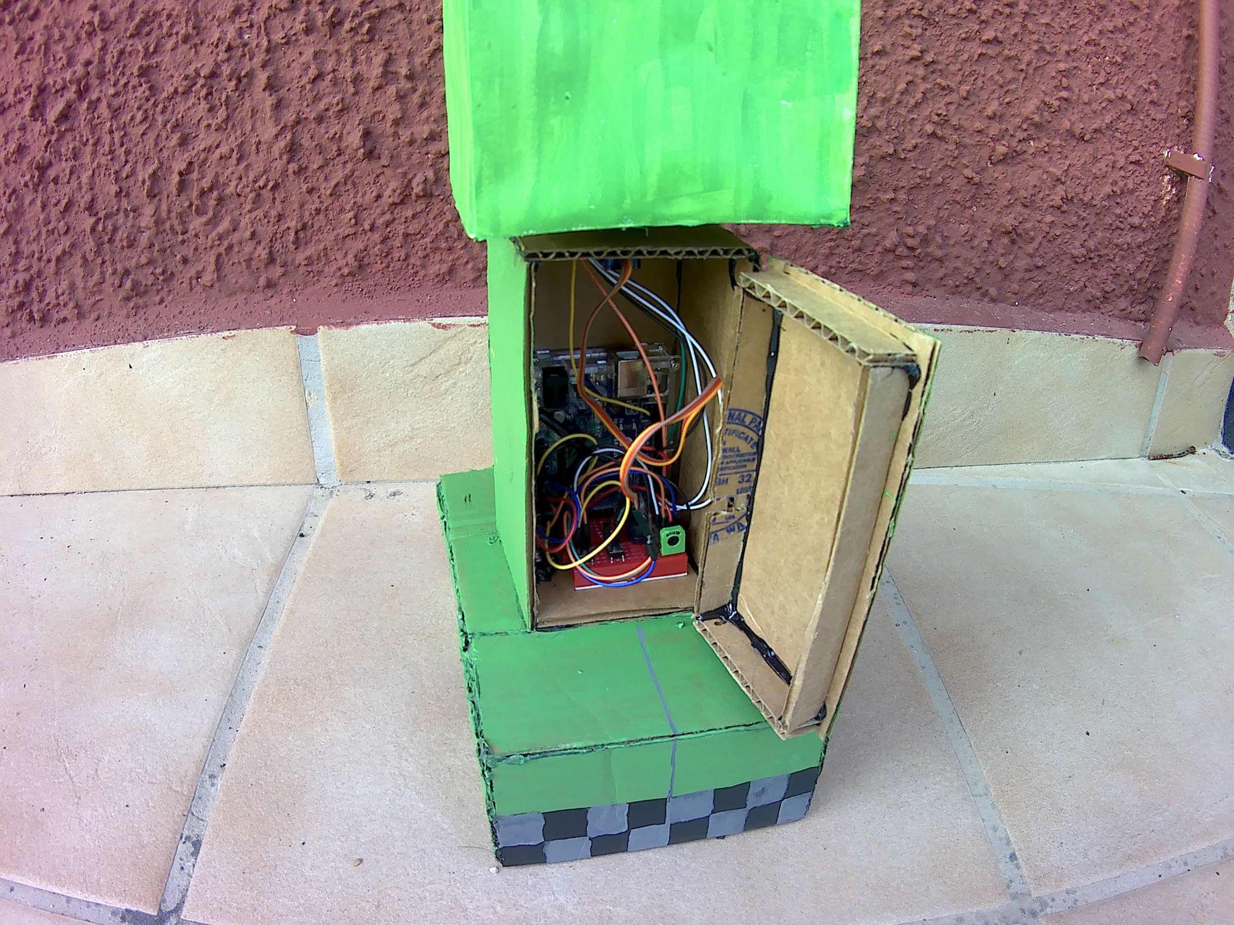 Minecraft Creeper Sentry With Arduino Uno, Ultrasound and LEDs : 7 ...