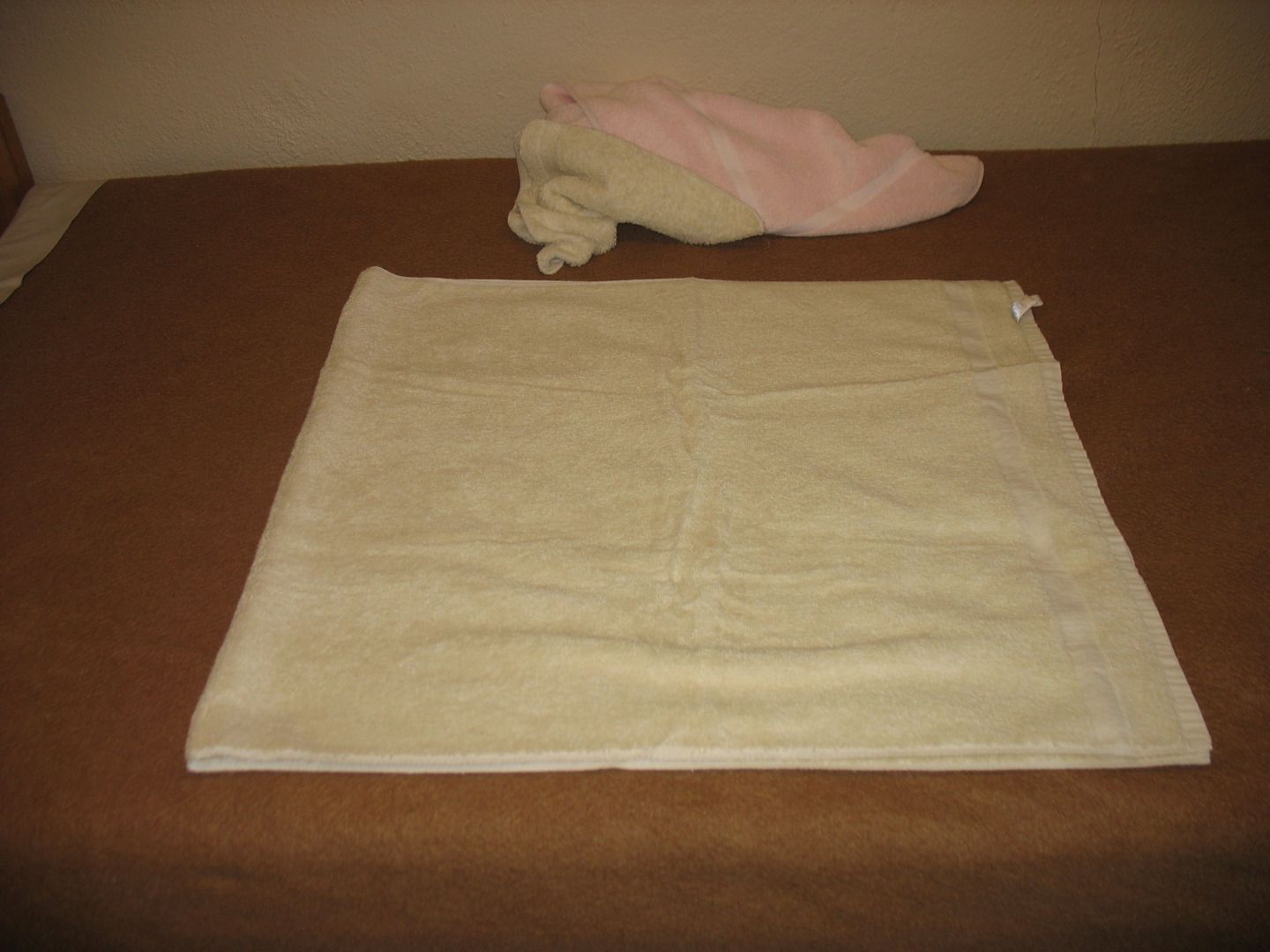 Folding Towels in Quarters and Thirds 9 Steps Instructables
