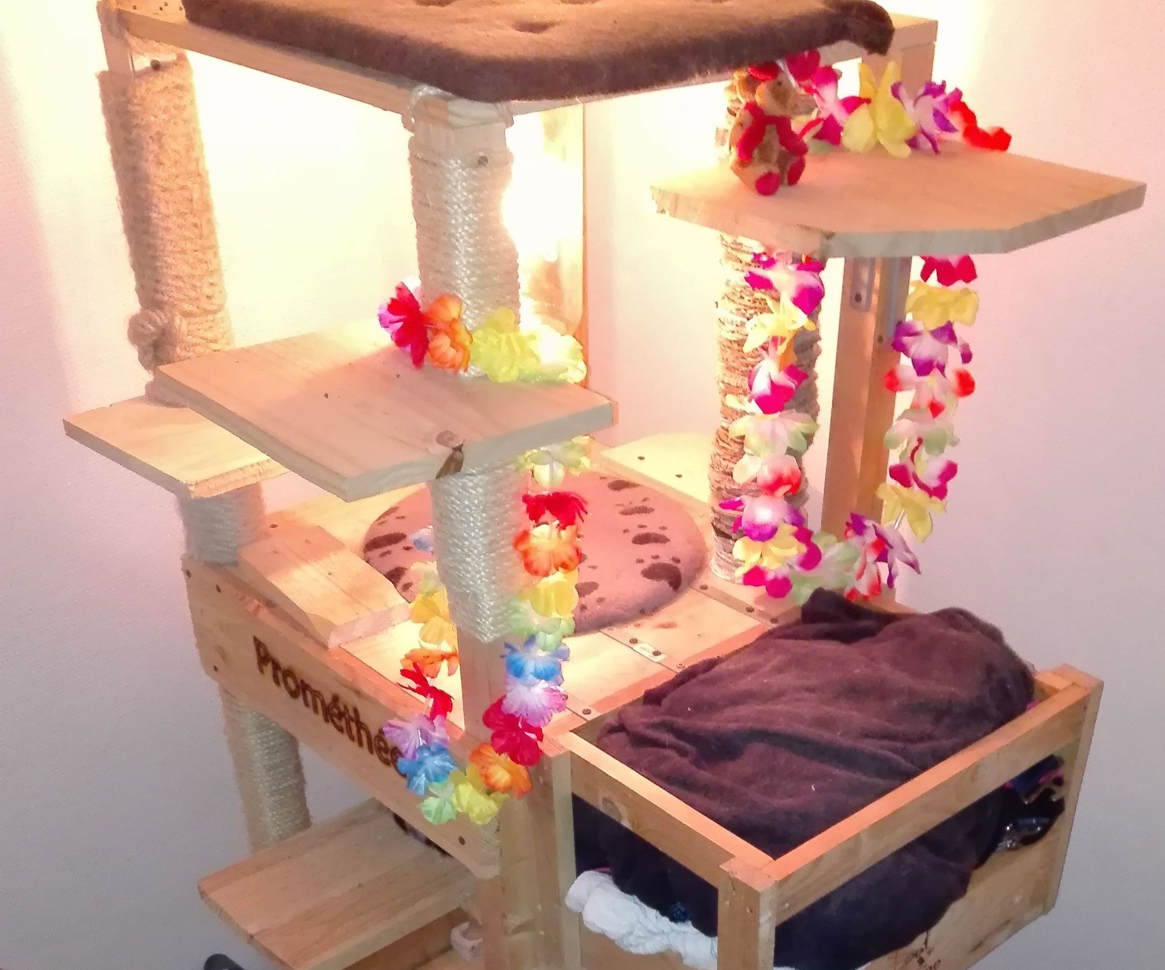 Build a Very Tall, and Sturdy Cat Tree