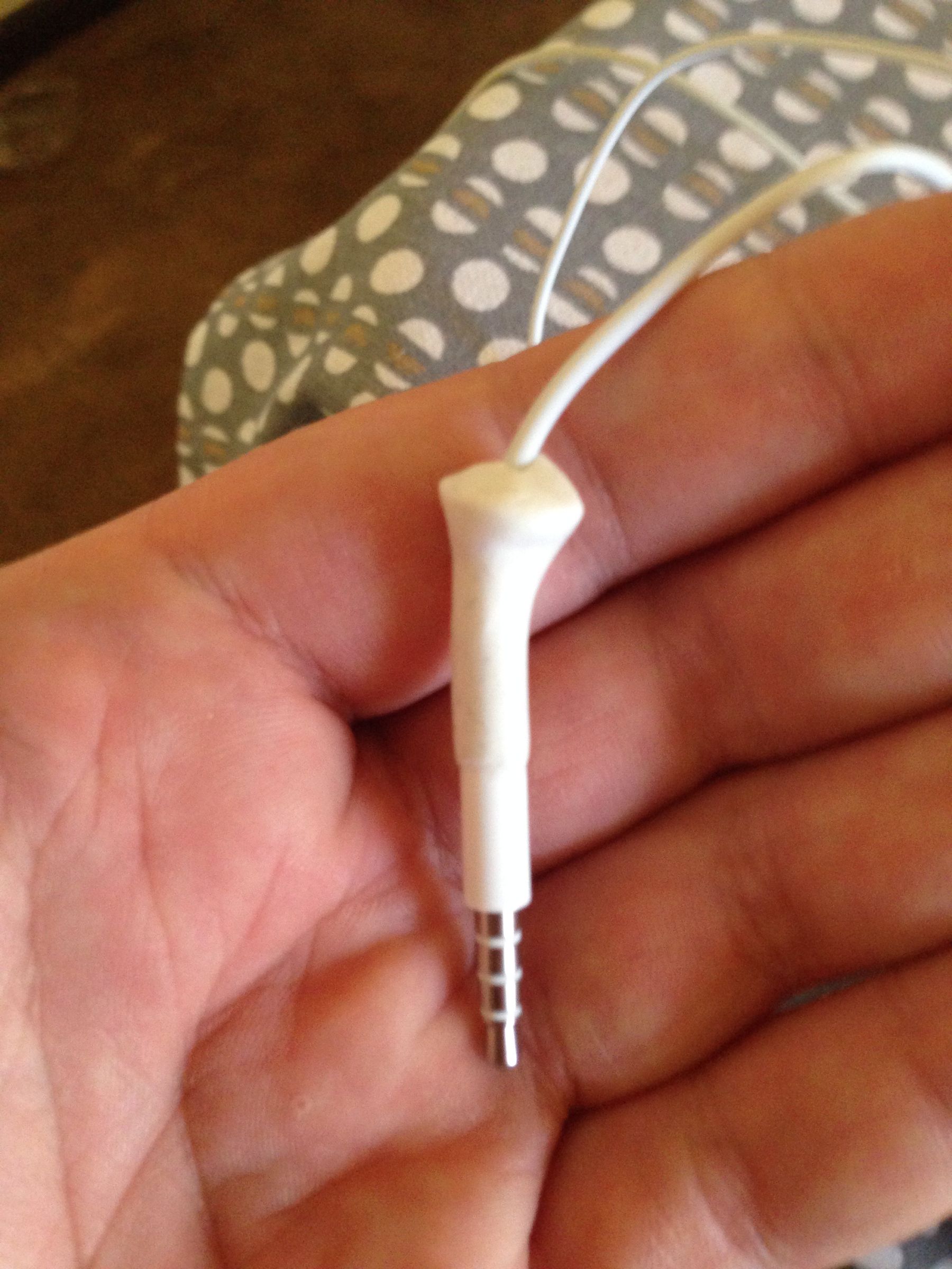 Adapt IPhone Headphones to Work With Mophie Case 5 Steps Instructables