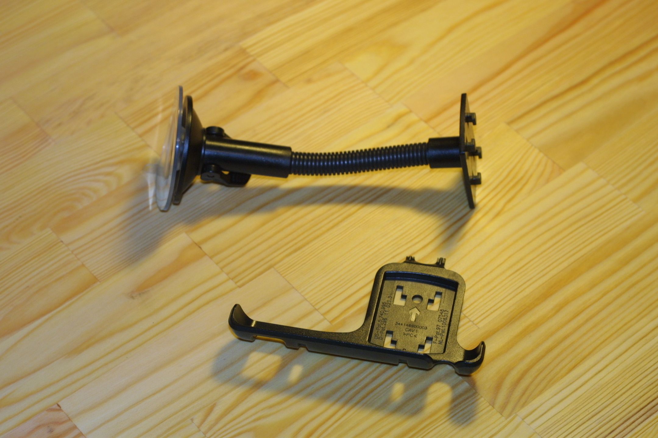 Turn Your GPS Suction Cup Support Into a Camera Tripod 5 Steps (with