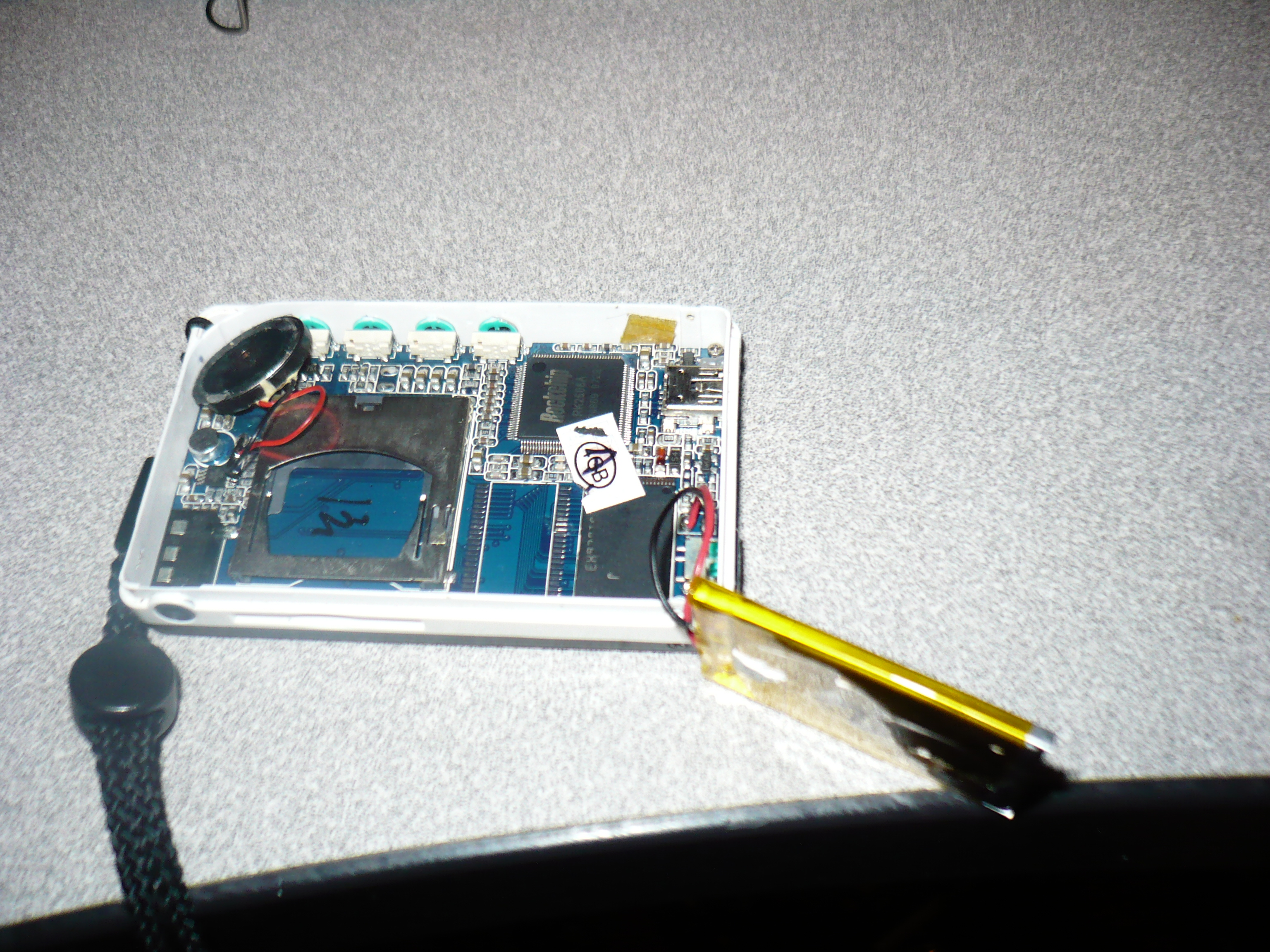 Hip Street Mp3 Mp4 Player Battery Replacment From a Cell Phone 6