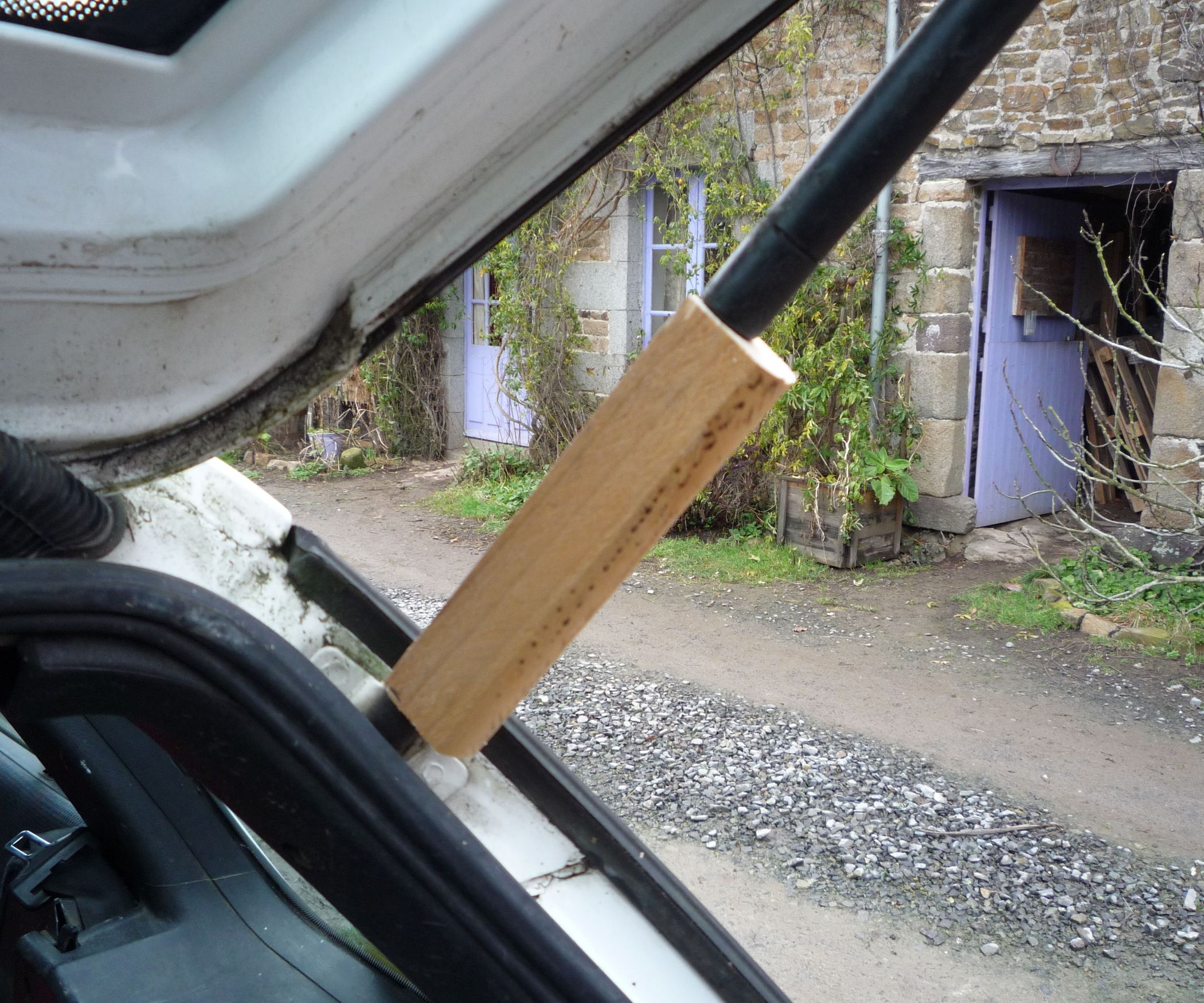 Pallet Wood for Car Repair - Tail Gate Gas Strut Fail (with Pictures ...