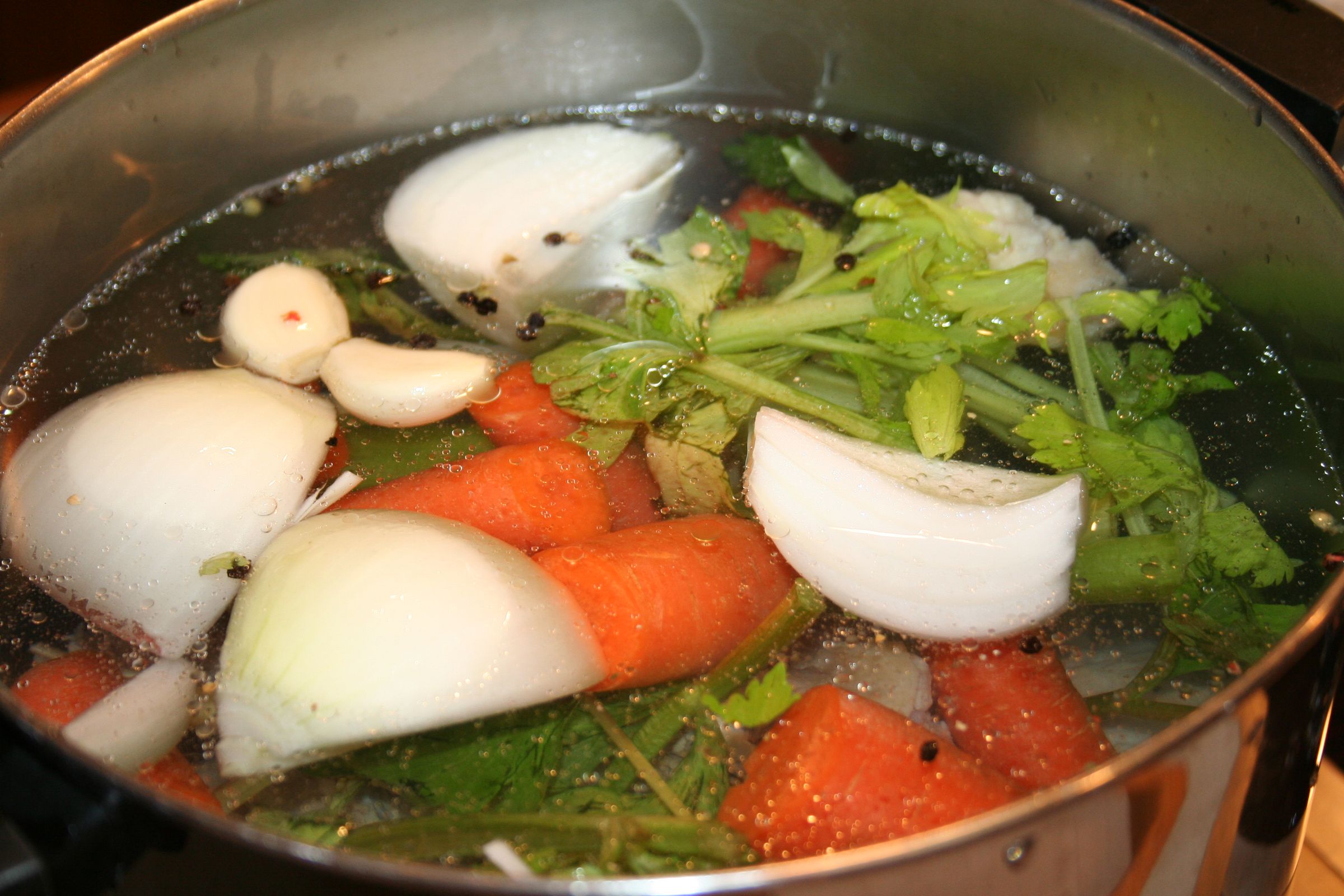 How to Make Homemade Chicken Stock