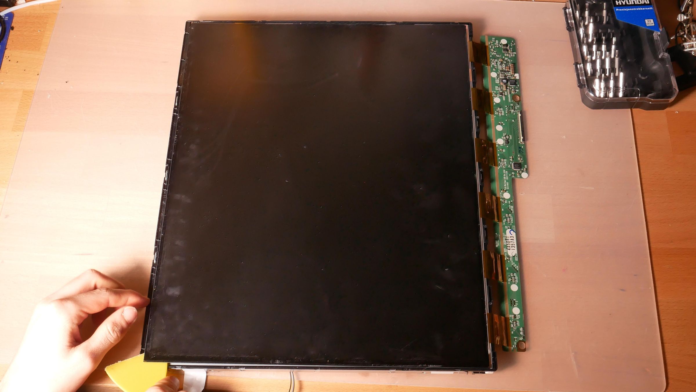 DIY Transparent Side Panel From a Recycled Monitor! : 8 Steps (with