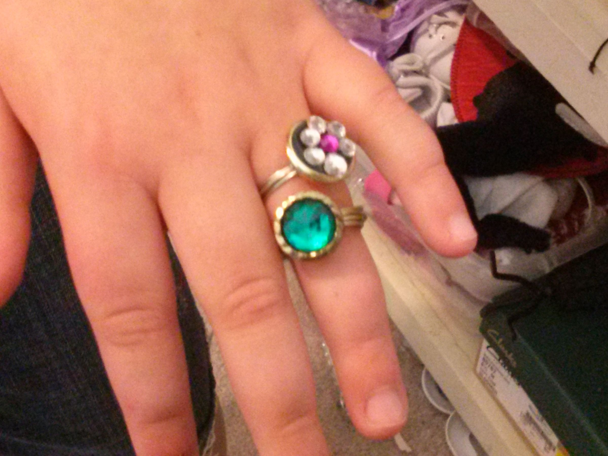 Crafty Jewlery Rings From Buttons