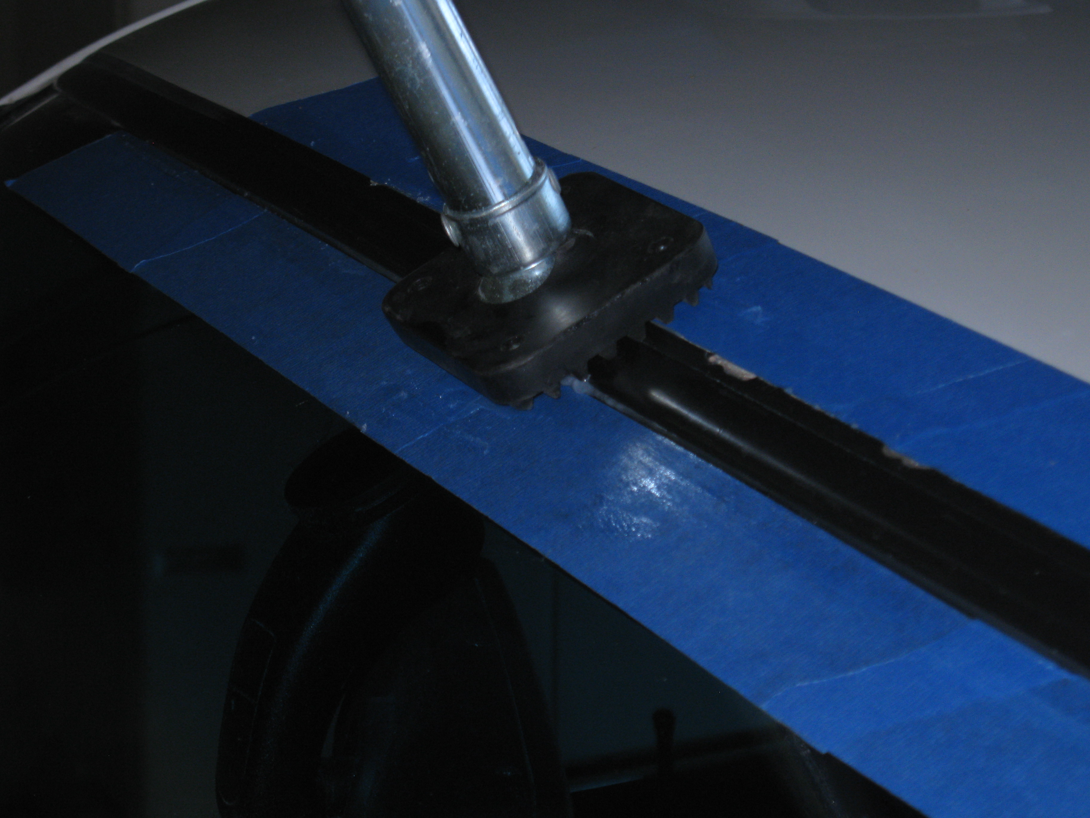 Re-sealing a windshield gasket