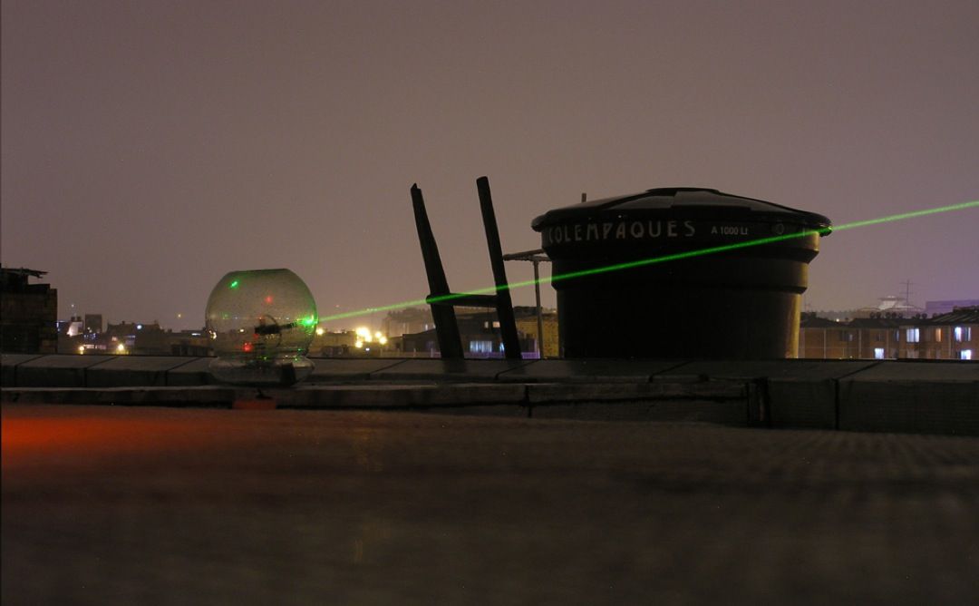 Satellite - Spotting Laser (Traducción Al Español)