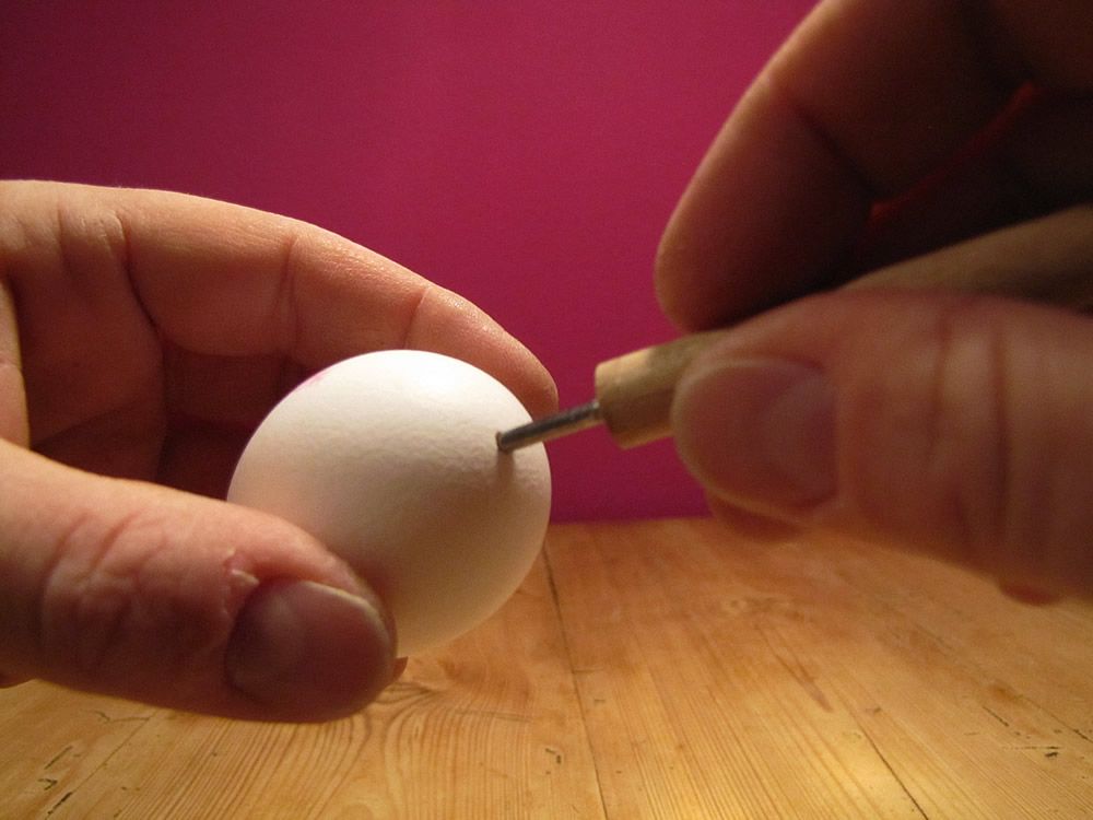 Blow Out Eggs With Only One Hole!
