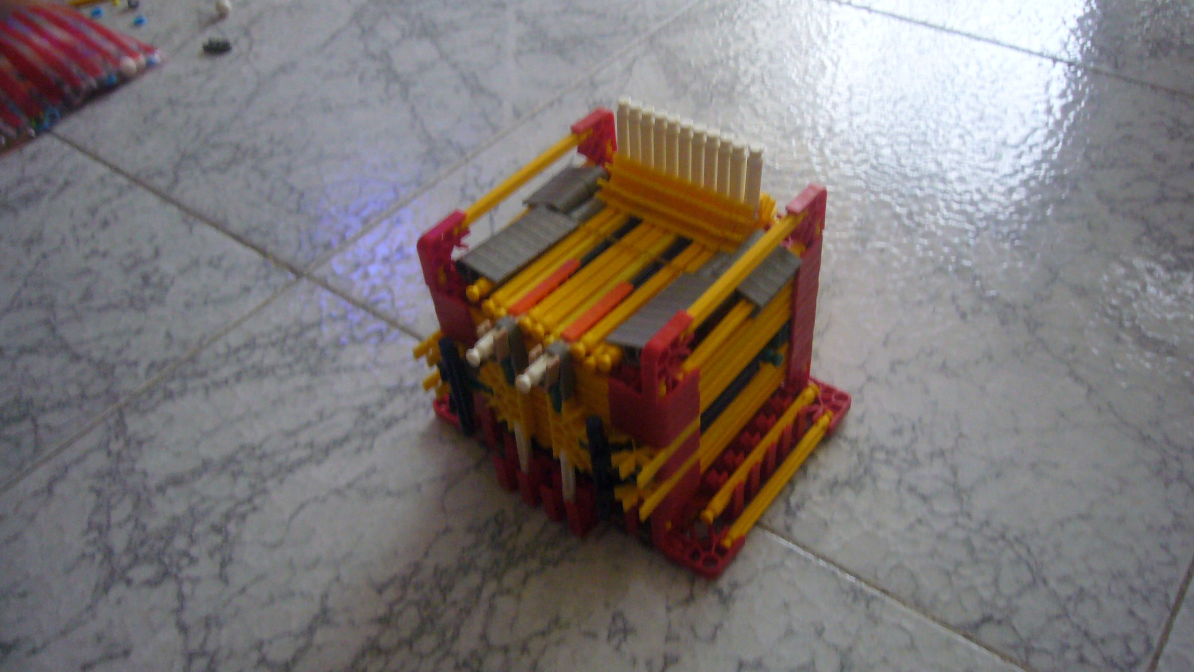 Knex (or K'nex) Simple Box