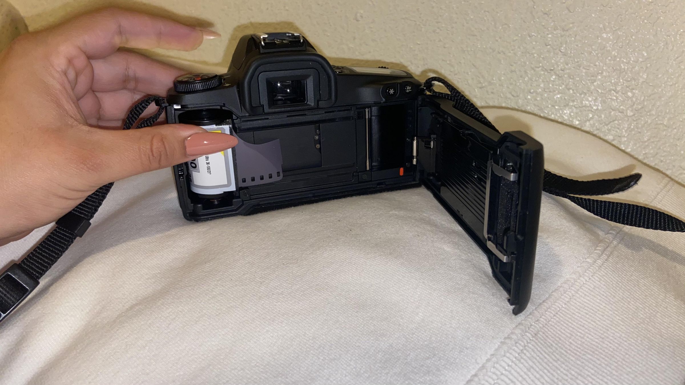 How to Insert Film in a Canon EOS Rebel G Camera 4 Steps Instructables