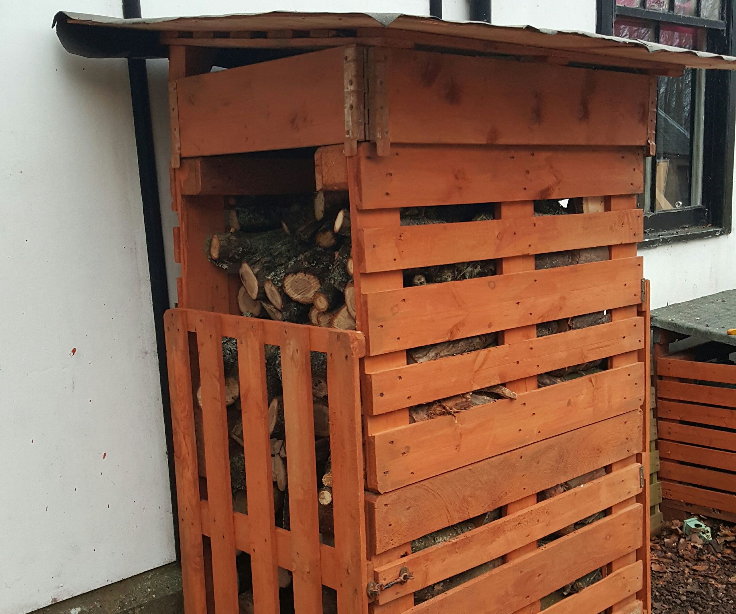 Euro Pallet Log Shed - 7 Foot High Approx