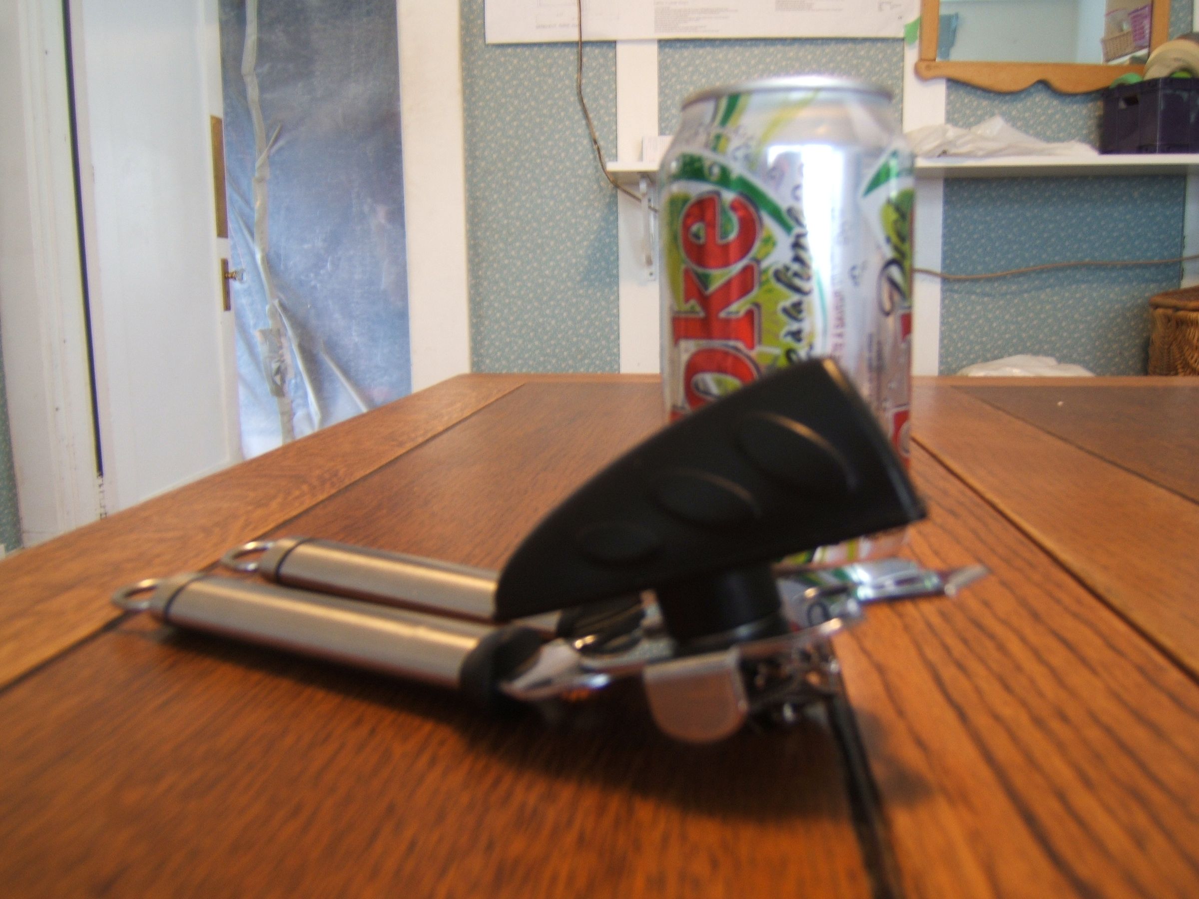 The Crazy Cool Can-Cup (Aka; How to Turn a Pop Can Into a Cup)