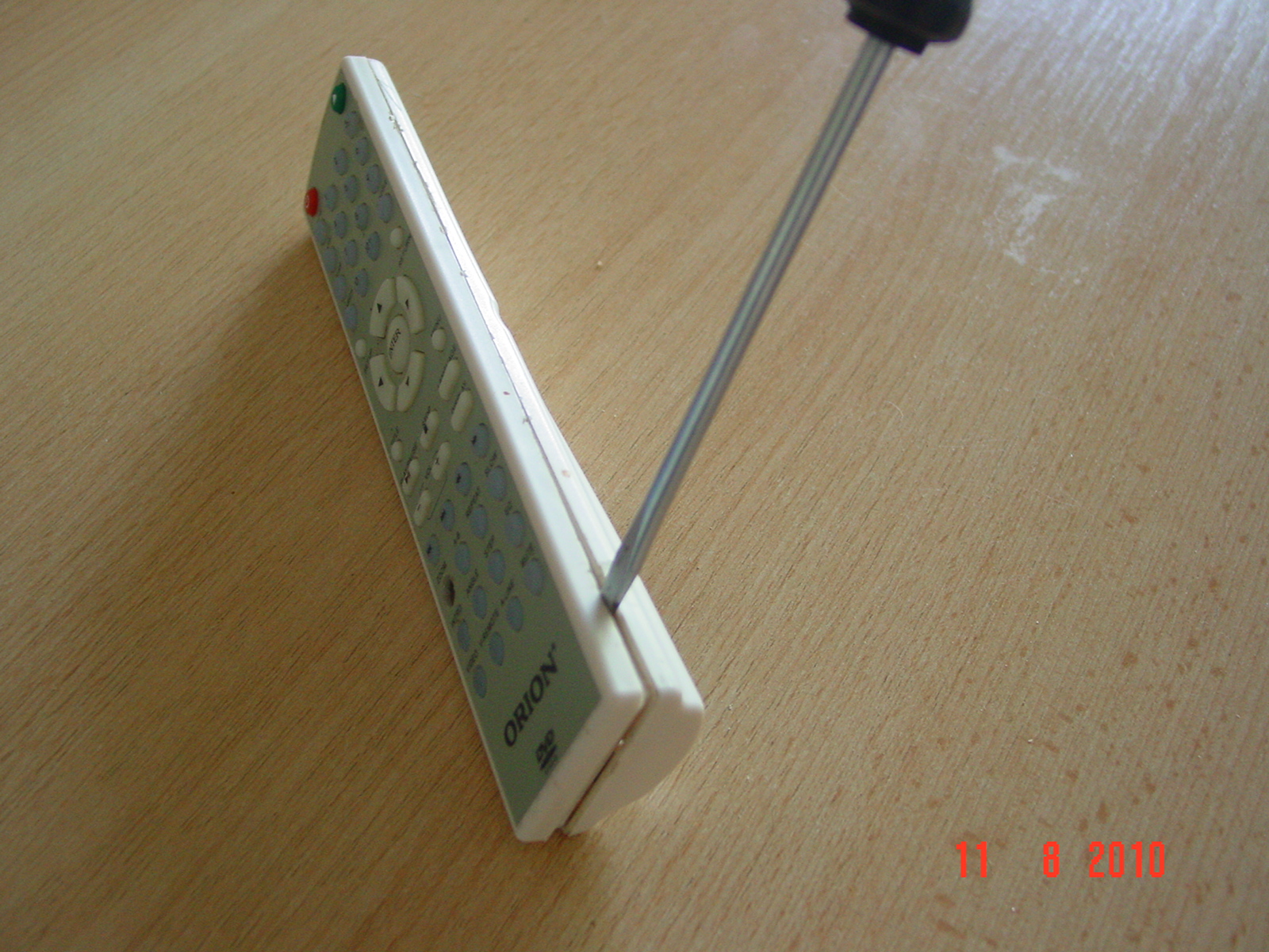 TV Remote Hack, Turn It Into a Mini Strobe Light 5 Steps Instructables