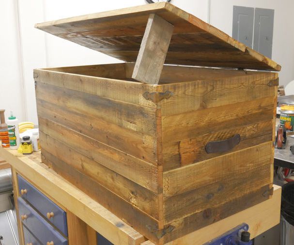 Rustic Pallet Wood Trunk With Hidden Compartment