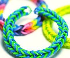 How to make an easy really cute loomless rainbow loom bracelet.