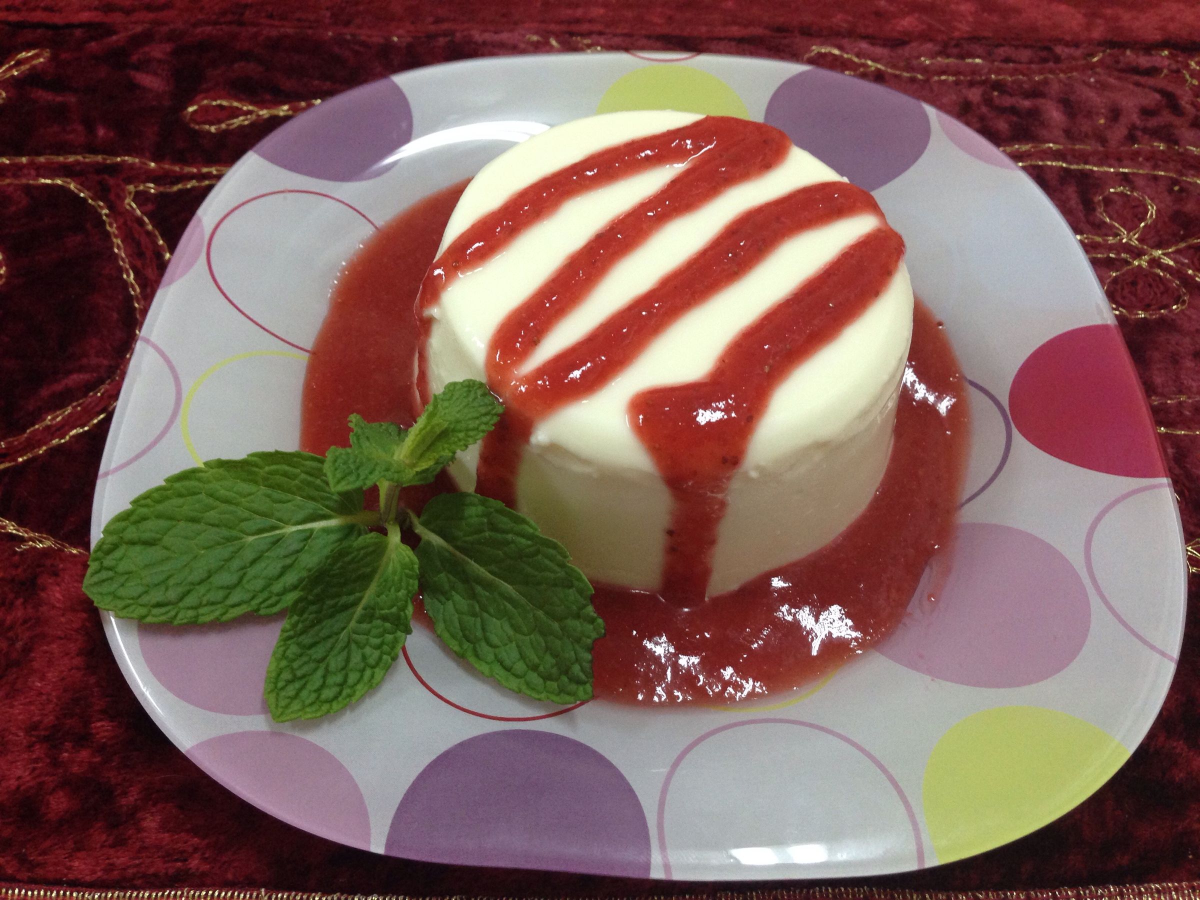 Panna Cotta With Strawberry Sauce