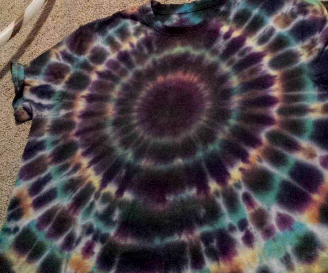Rad Resist Dyeing - Tye Dyeing a Black-hole
