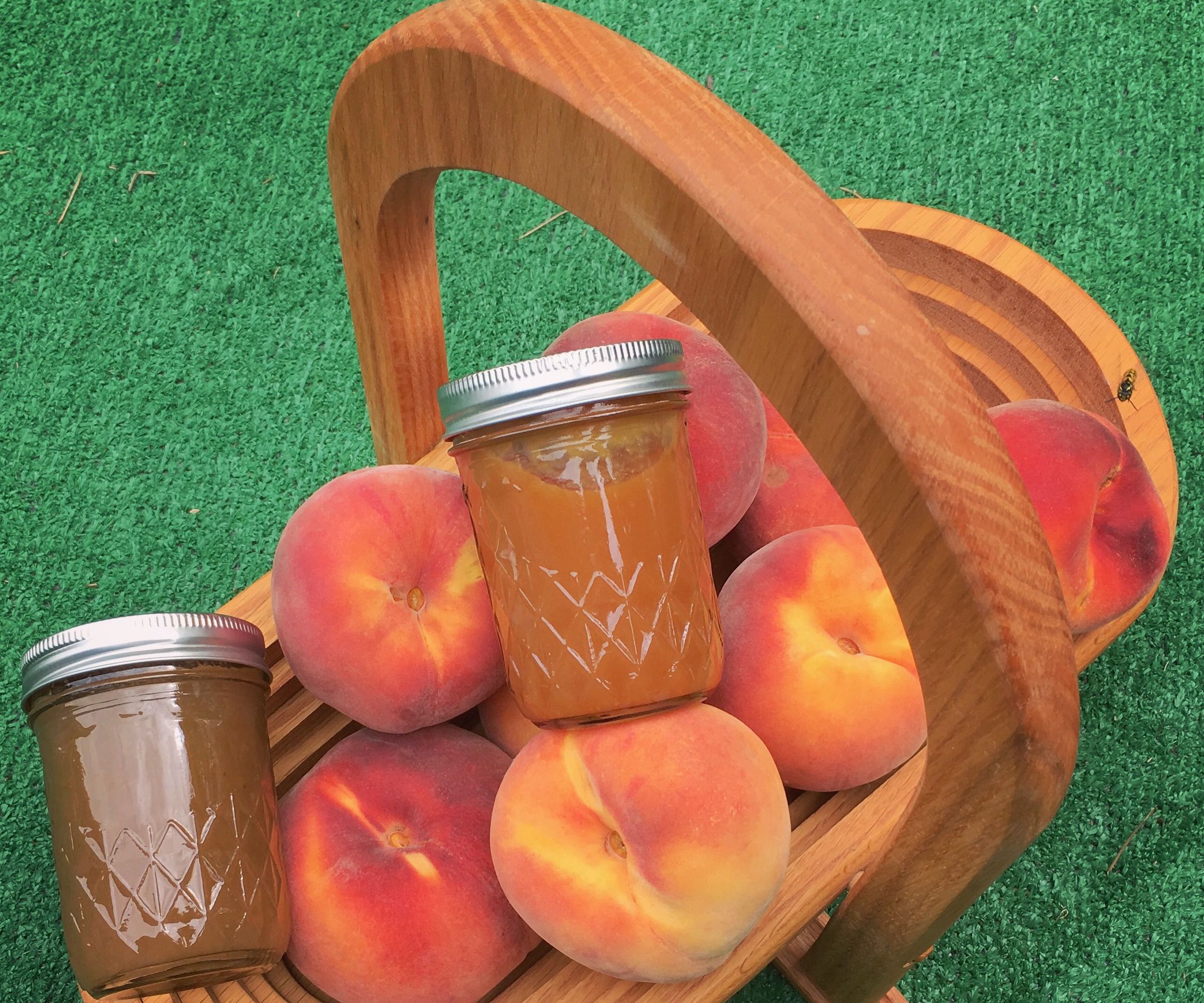 Low Sugar Peach Jalapeño Jelly