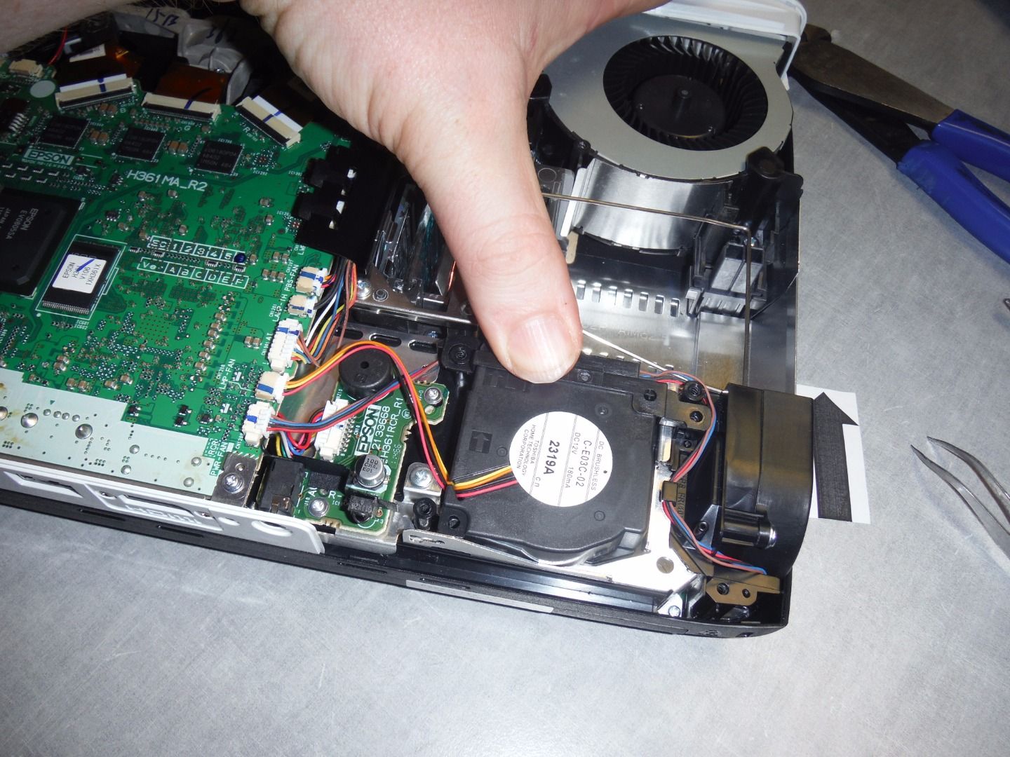 Epson 1770W LCD Projector Overheating? Repair It! 8 Steps (with Pictures) Instructables