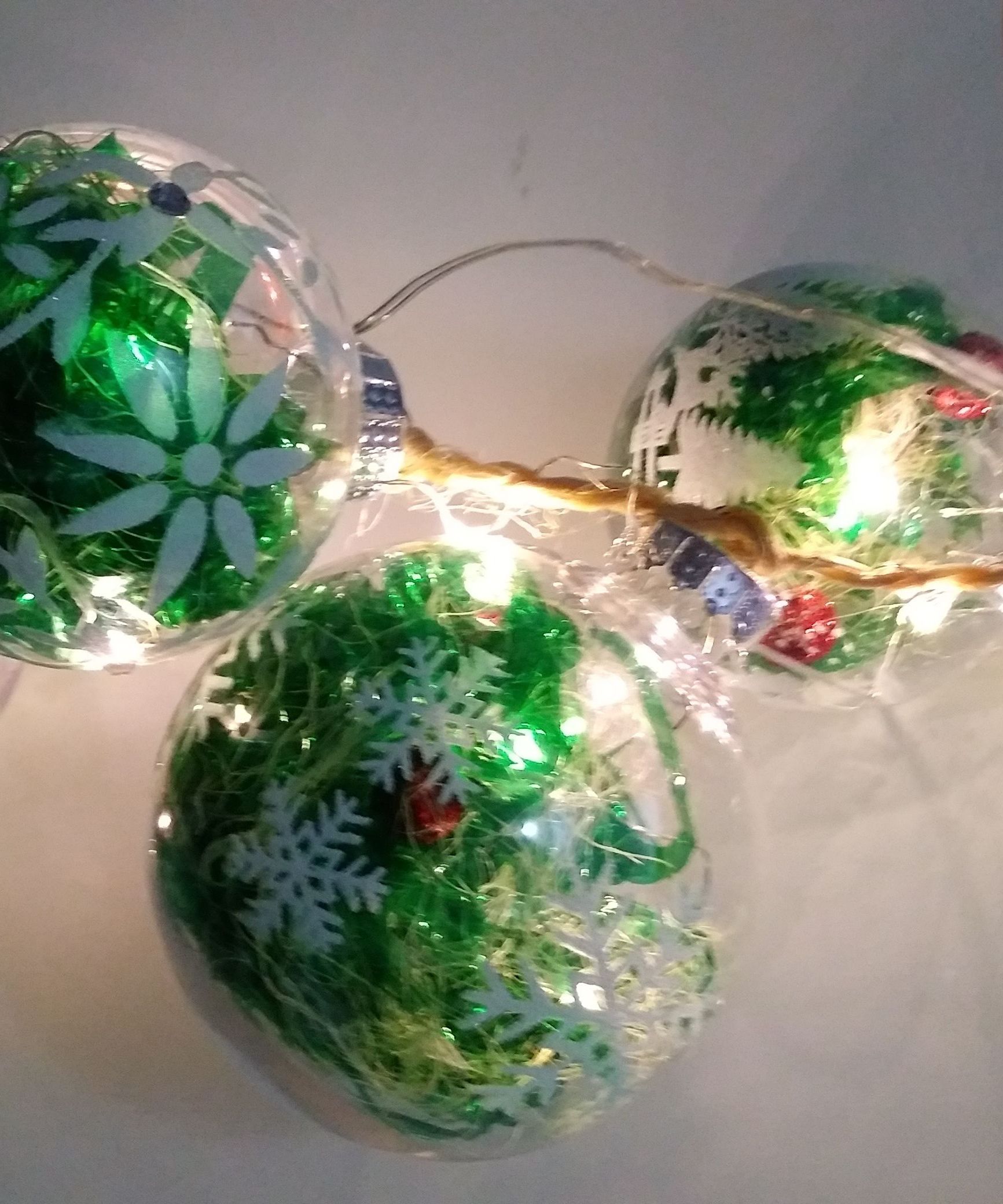Christmas Balls With Fairy Lights (Bolas Navideñas Con Luces Hada)